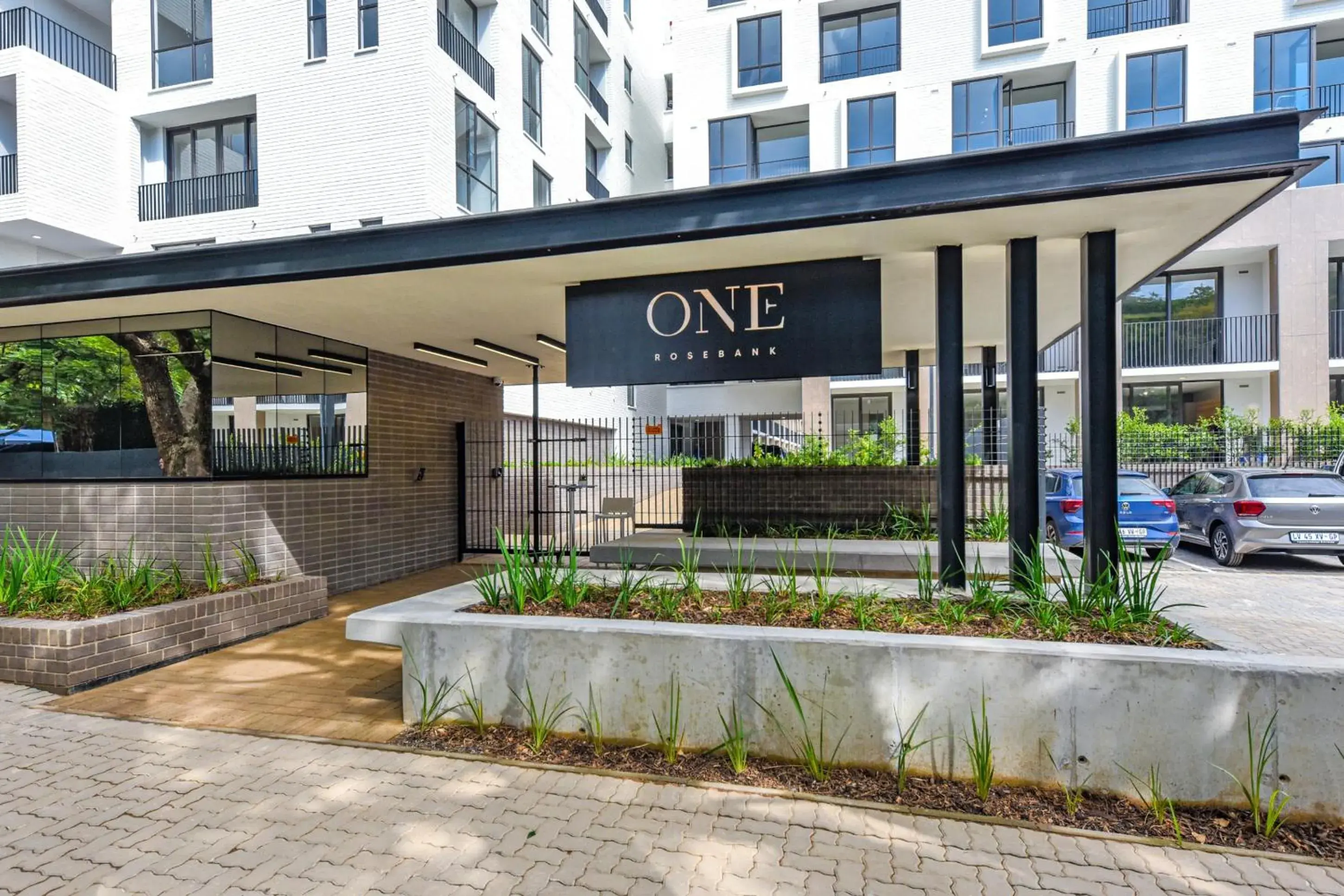 One-Bedroom Apartment with Balcony and City View in One Rosebank Apartments One-Bedroom Apartment with Balcony and City View in One Rosebank Apartments