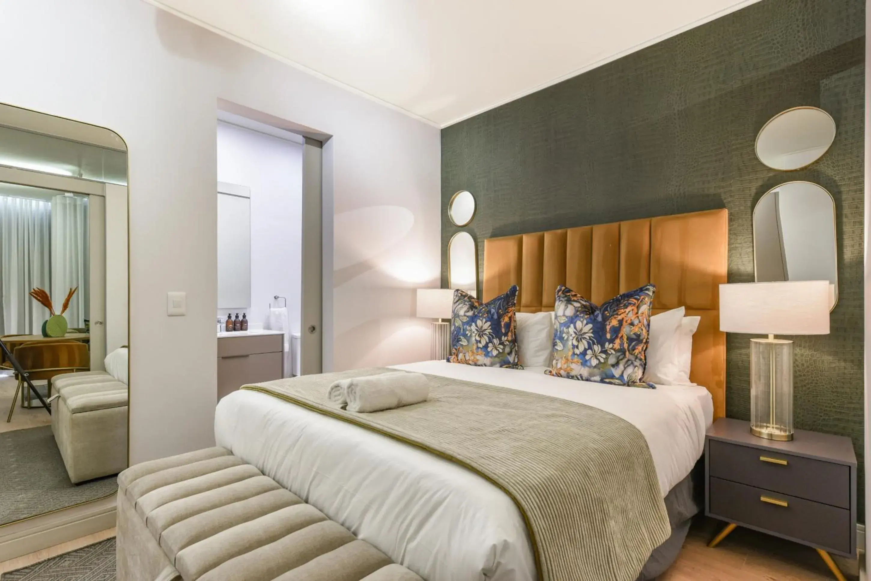 Apartment with City View in One Rosebank Apartments Apartment with City View in One Rosebank Apartments