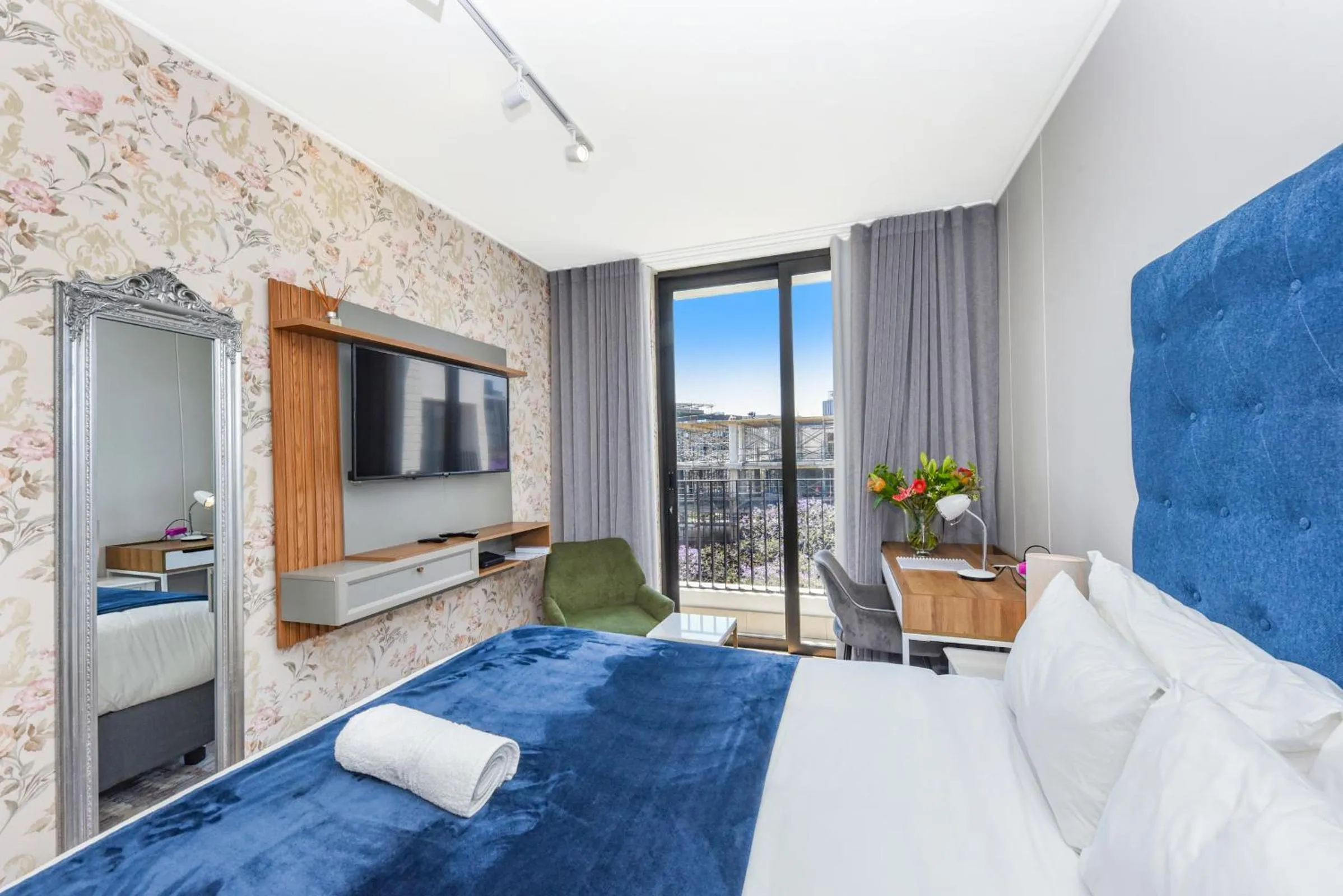 Bed in One Rosebank Apartments