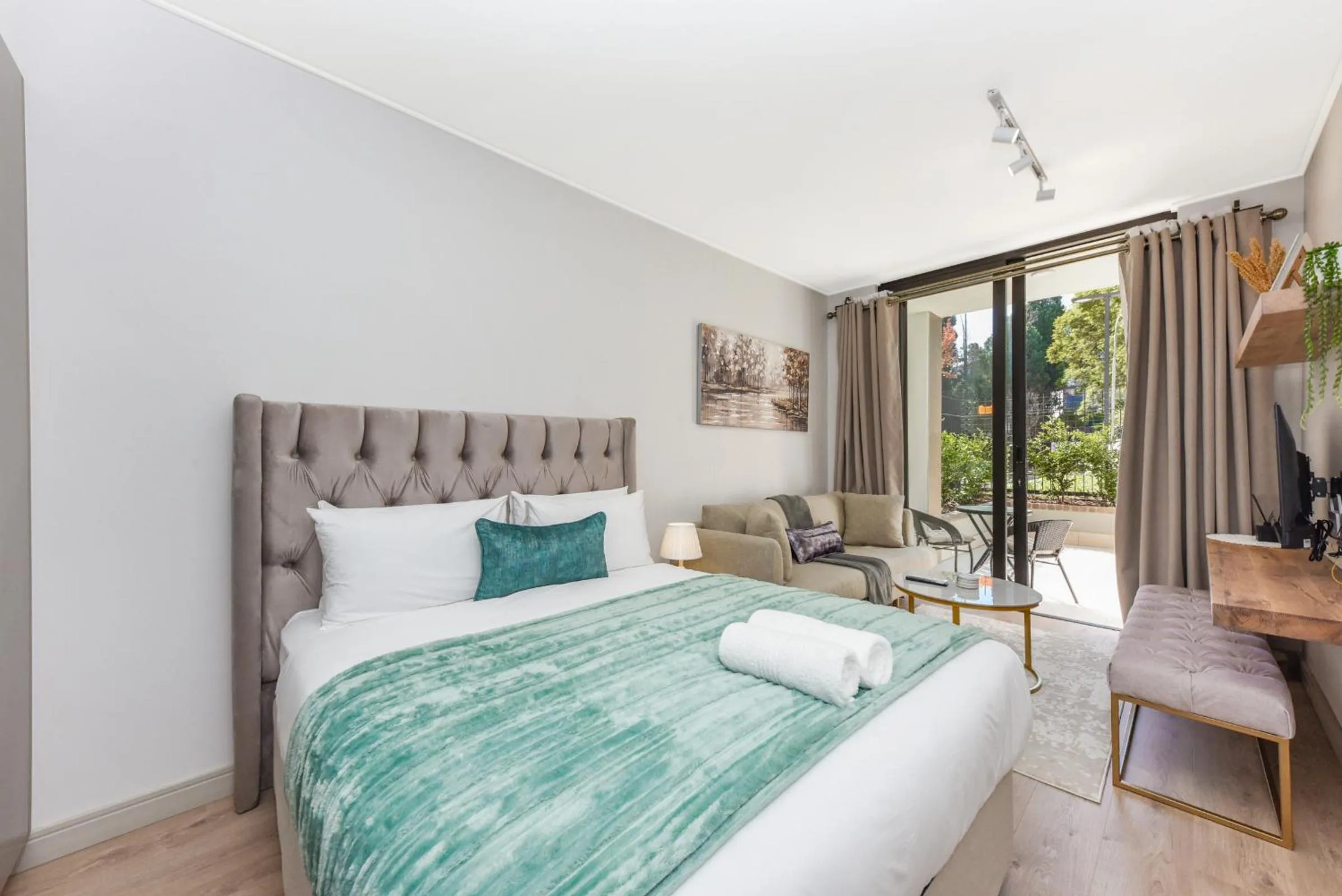 Bed in One Rosebank Apartments