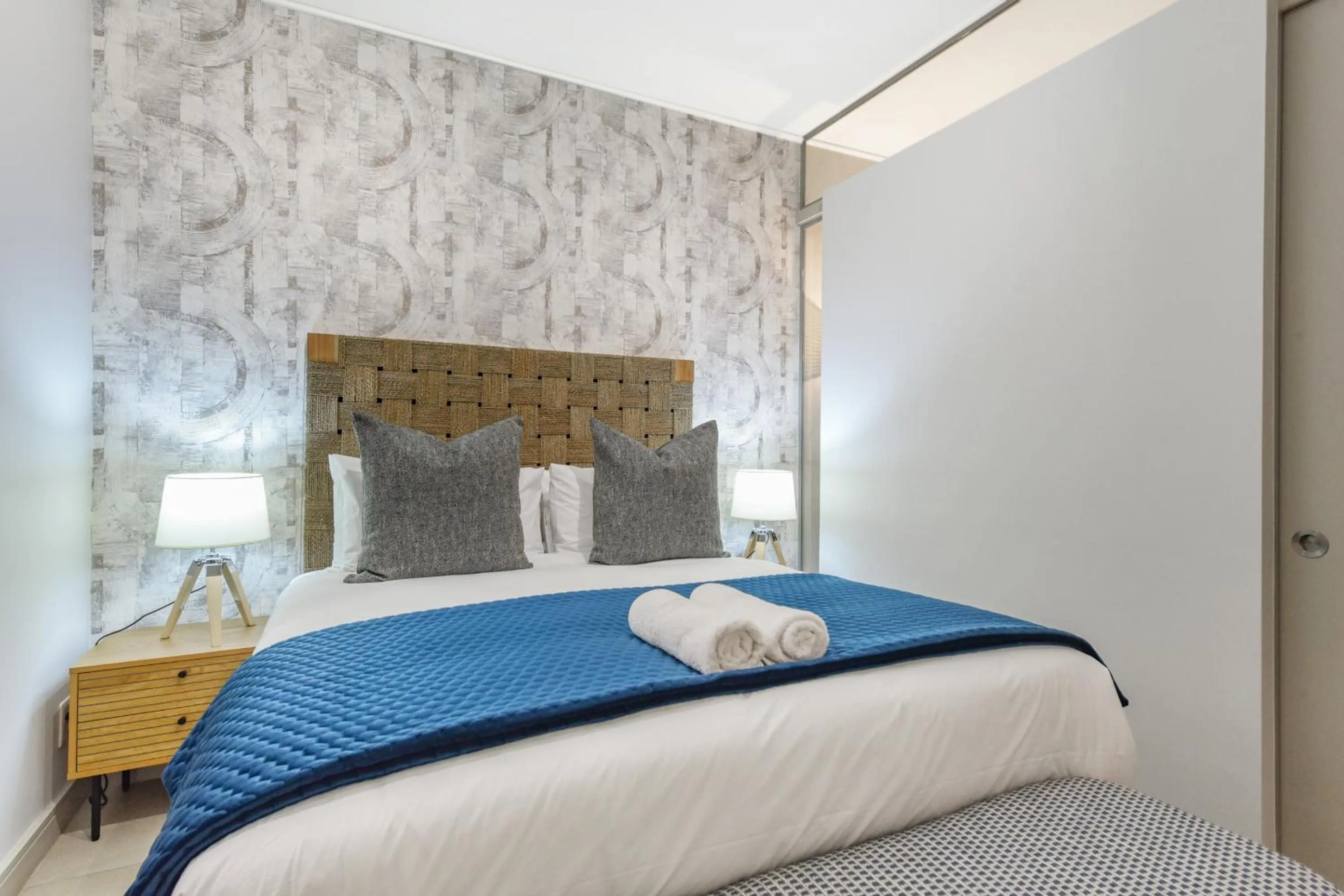 Other, Bed in One Rosebank Apartments