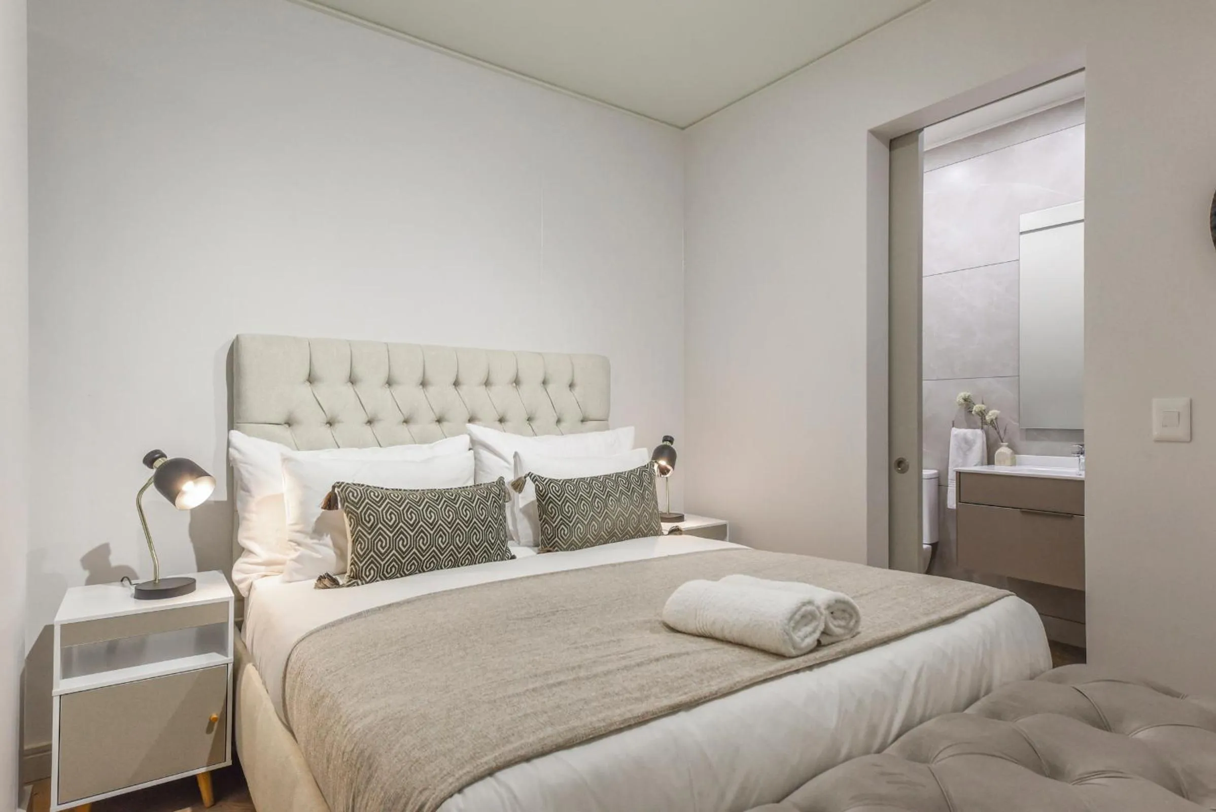 Bed in One Rosebank Apartments