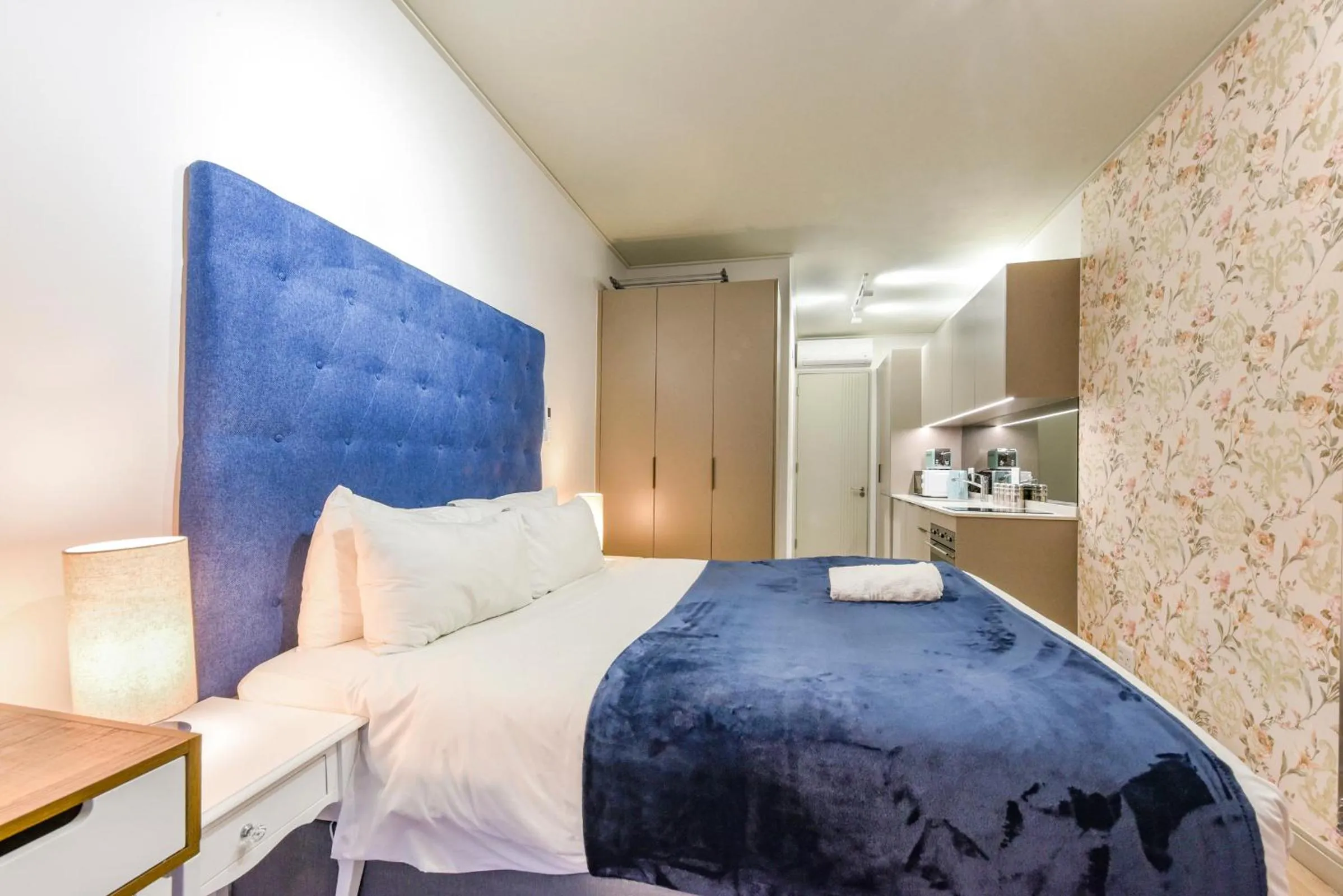 Bed in One Rosebank Apartments