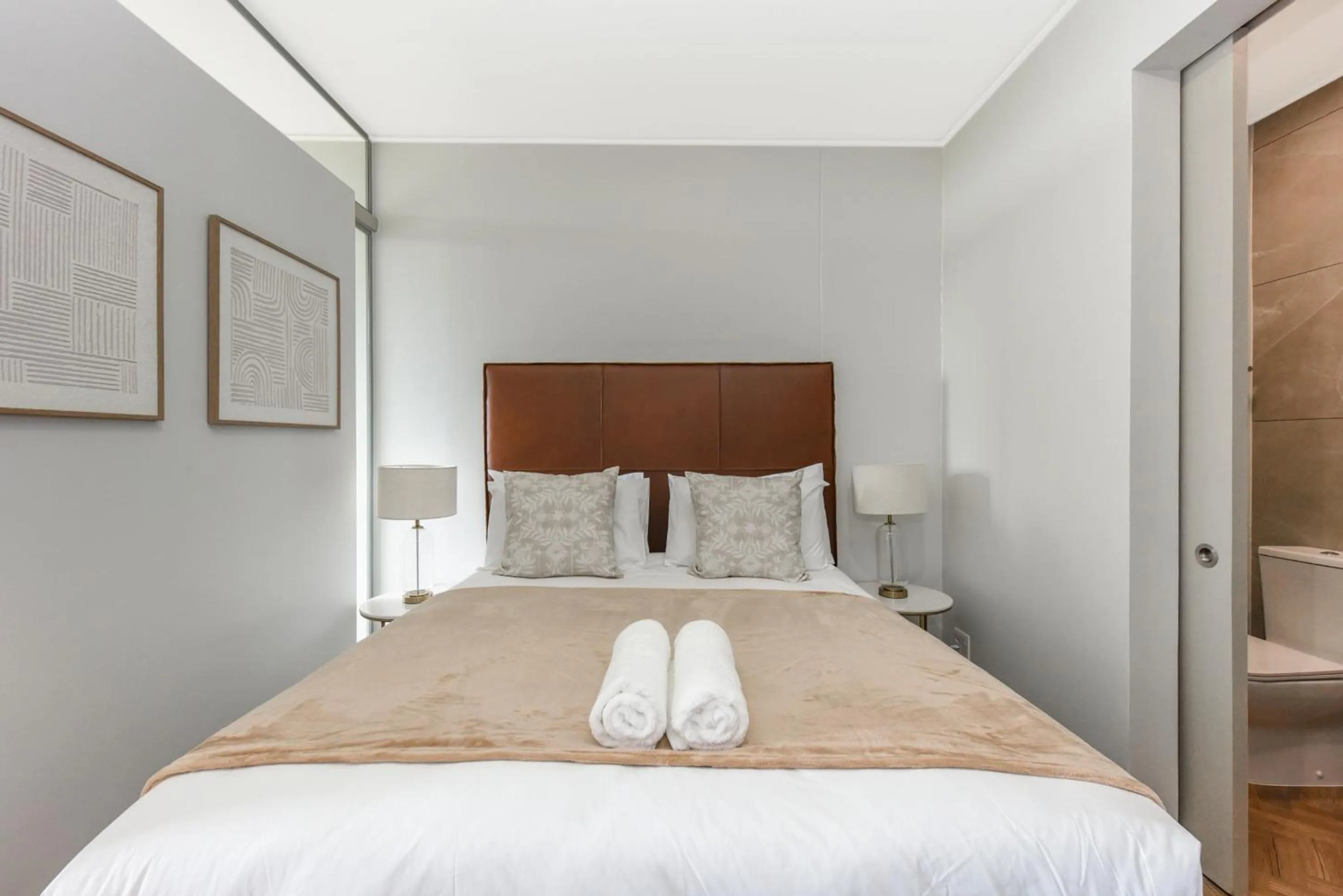 Other, Bed in One Rosebank Apartments