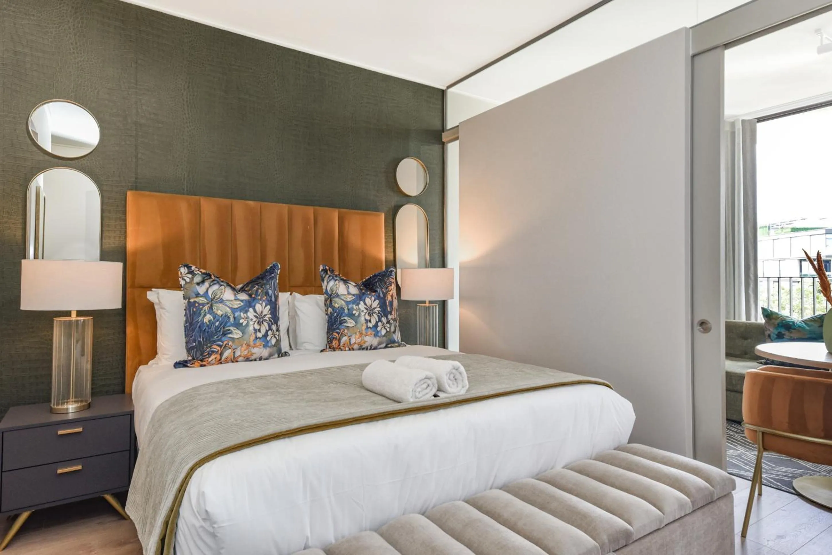 Other, Bed in One Rosebank Apartments