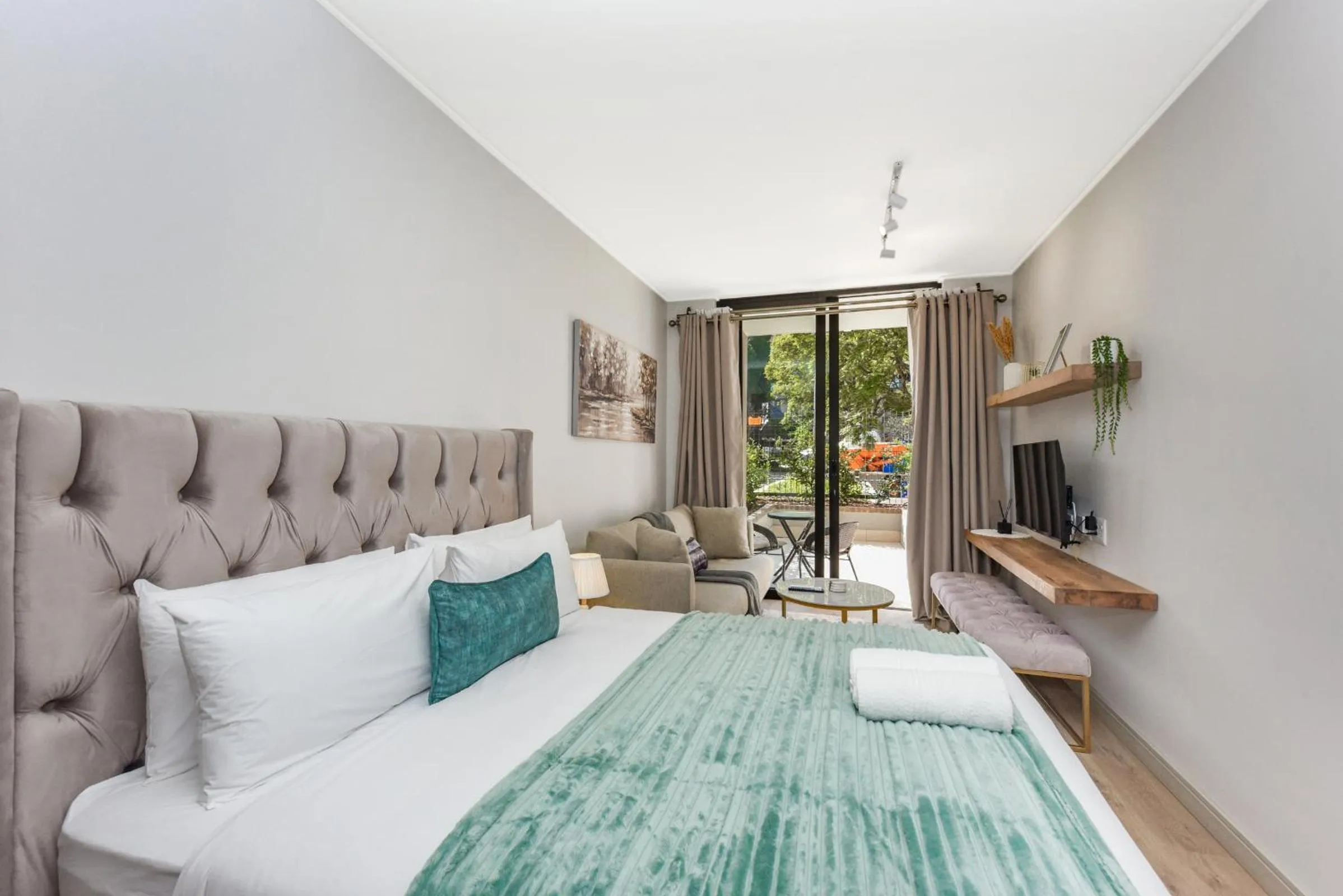 Bed in One Rosebank Apartments