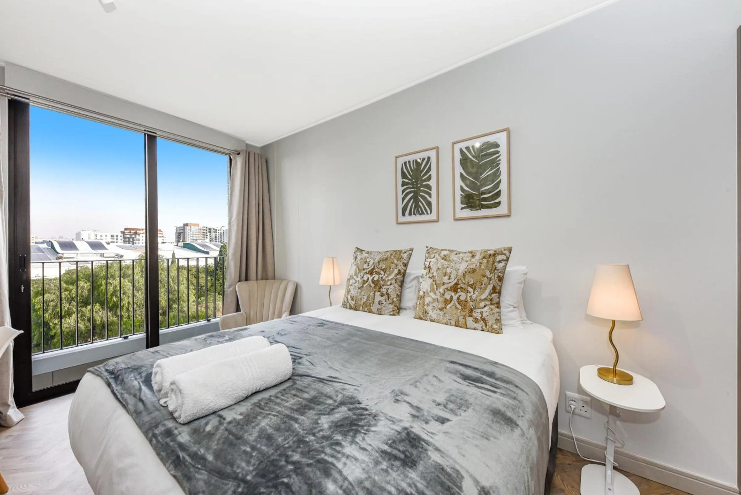 Bed in One Rosebank Apartments