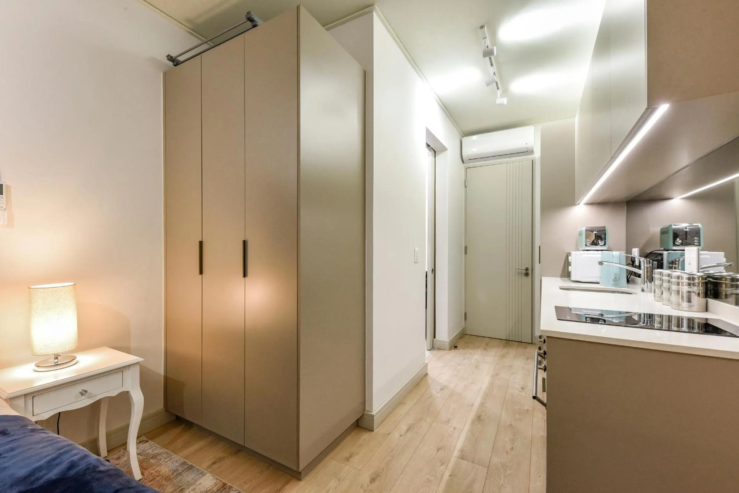 Bed in One Rosebank Apartments