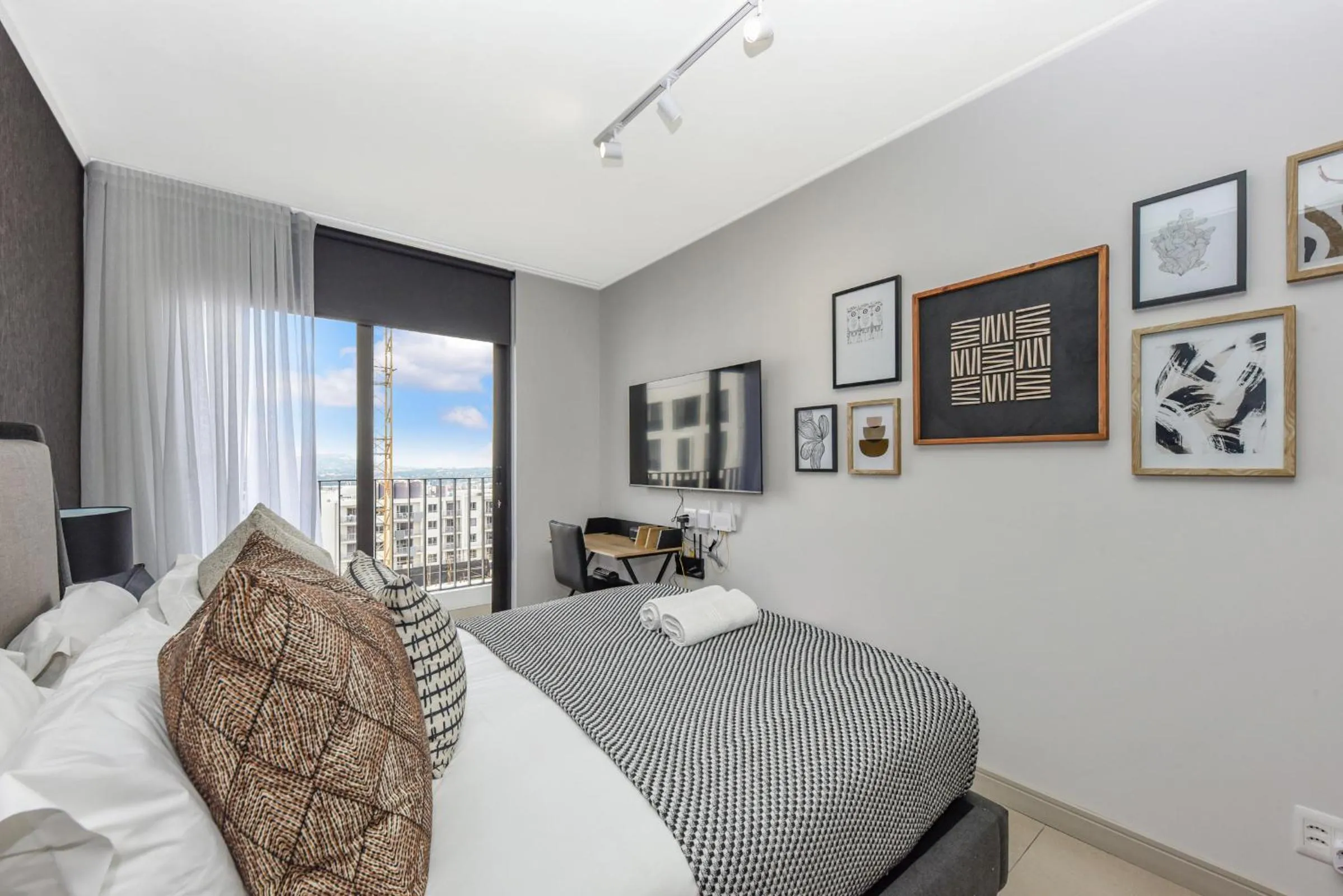 Bed in One Rosebank Apartments