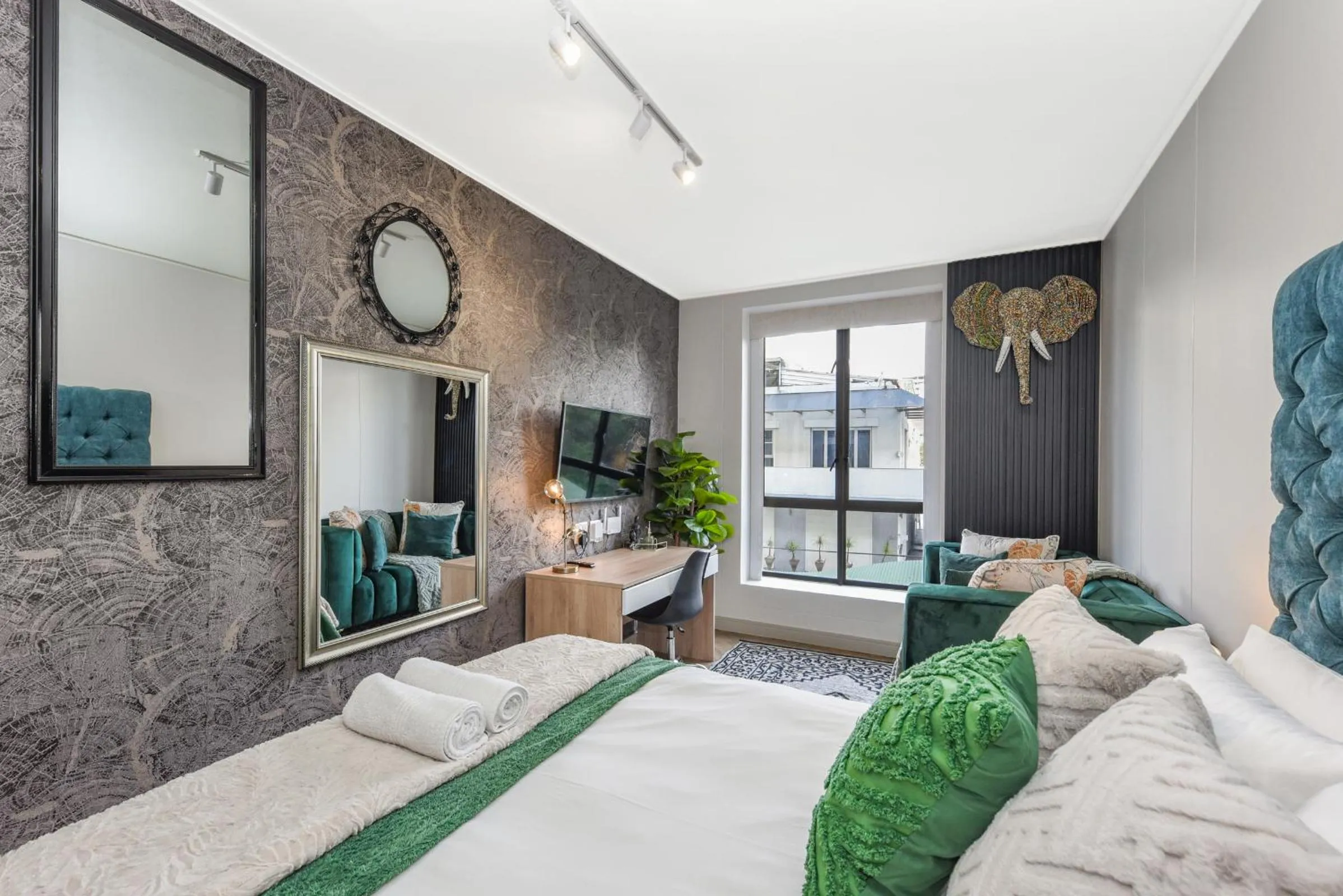 Bed in One Rosebank Apartments