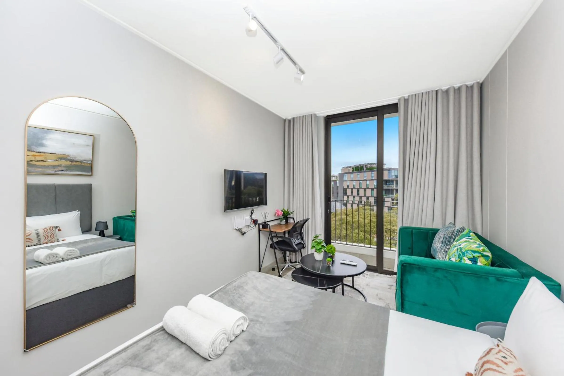 Bed in One Rosebank Apartments