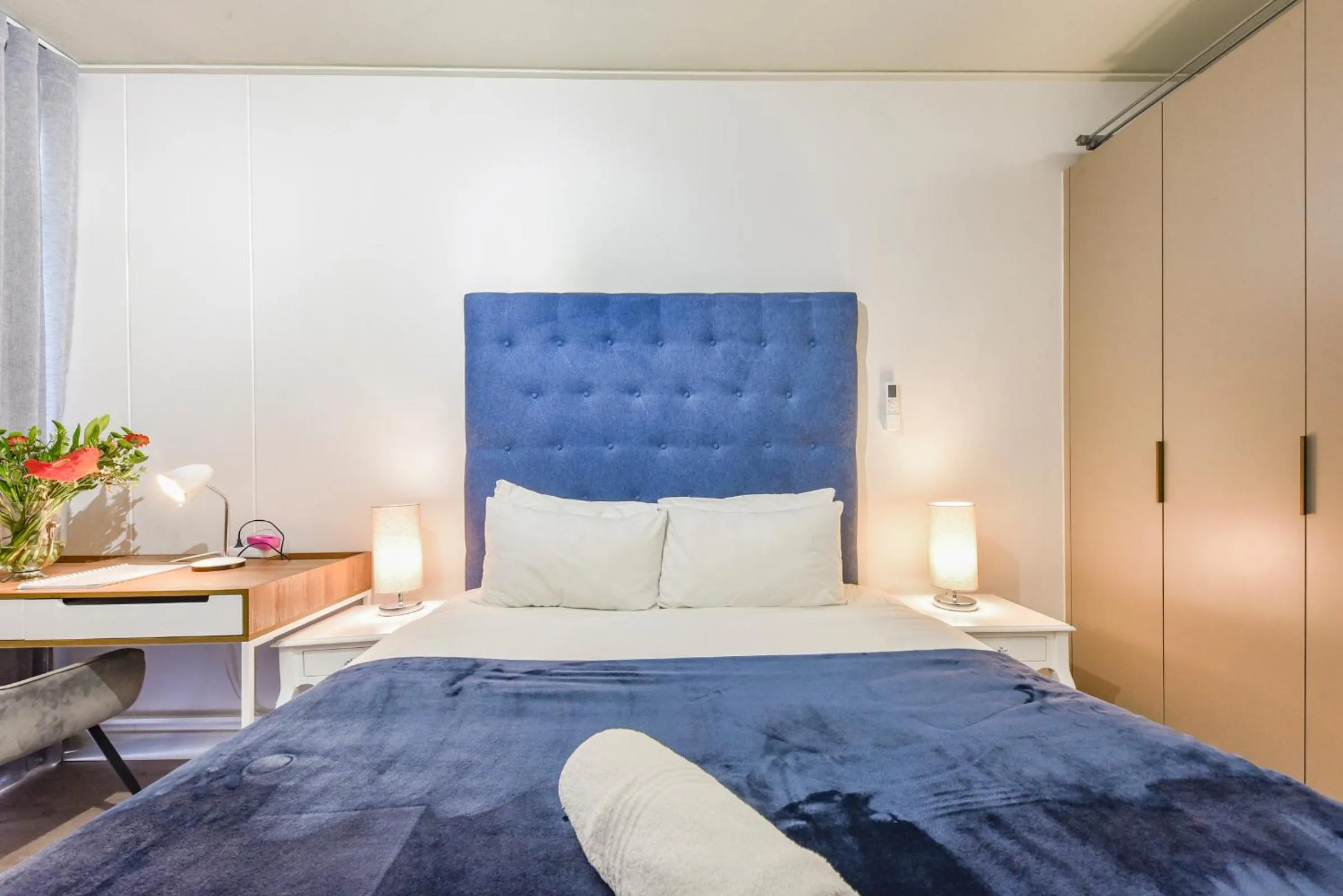 Bed in One Rosebank Apartments