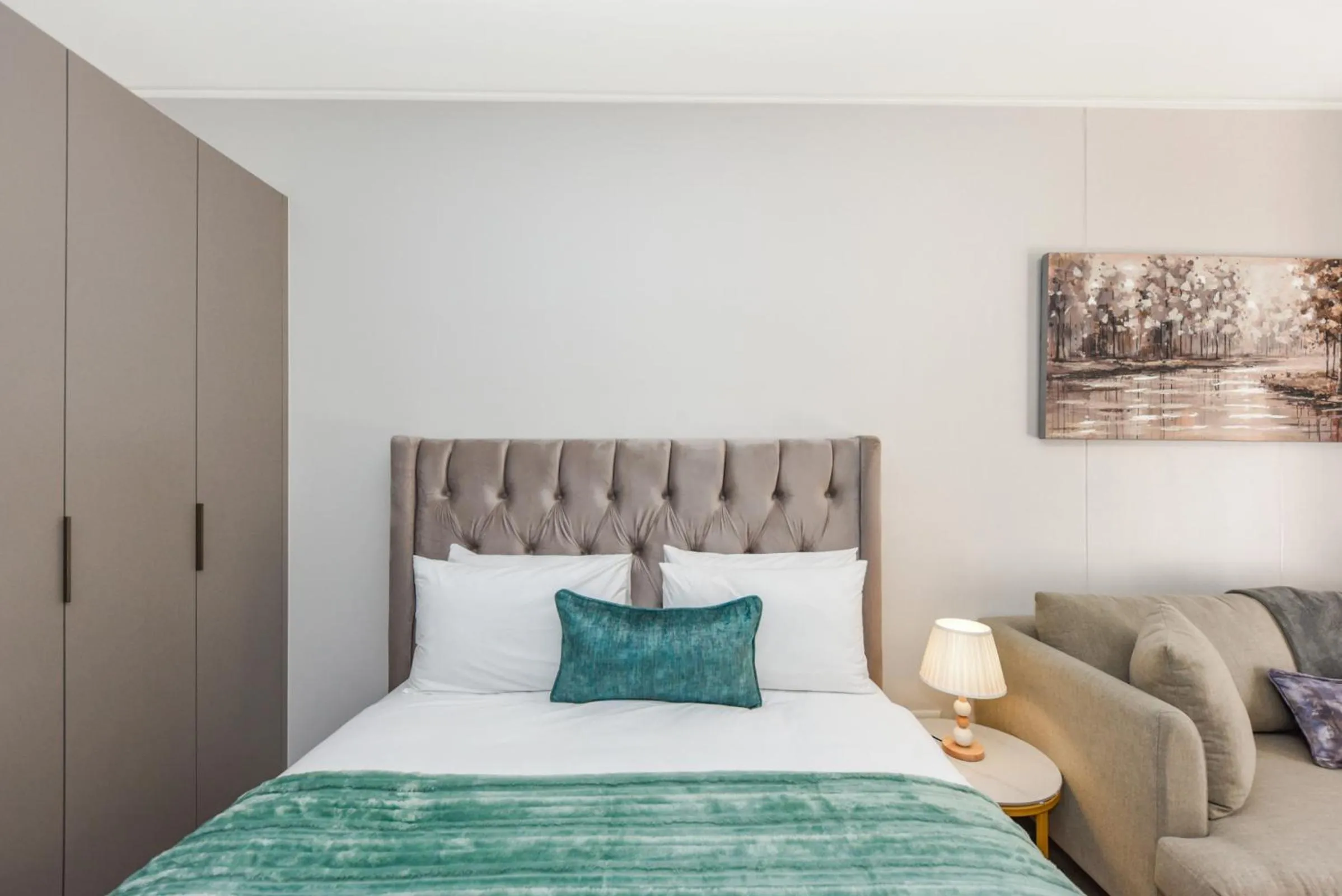 Bed in One Rosebank Apartments