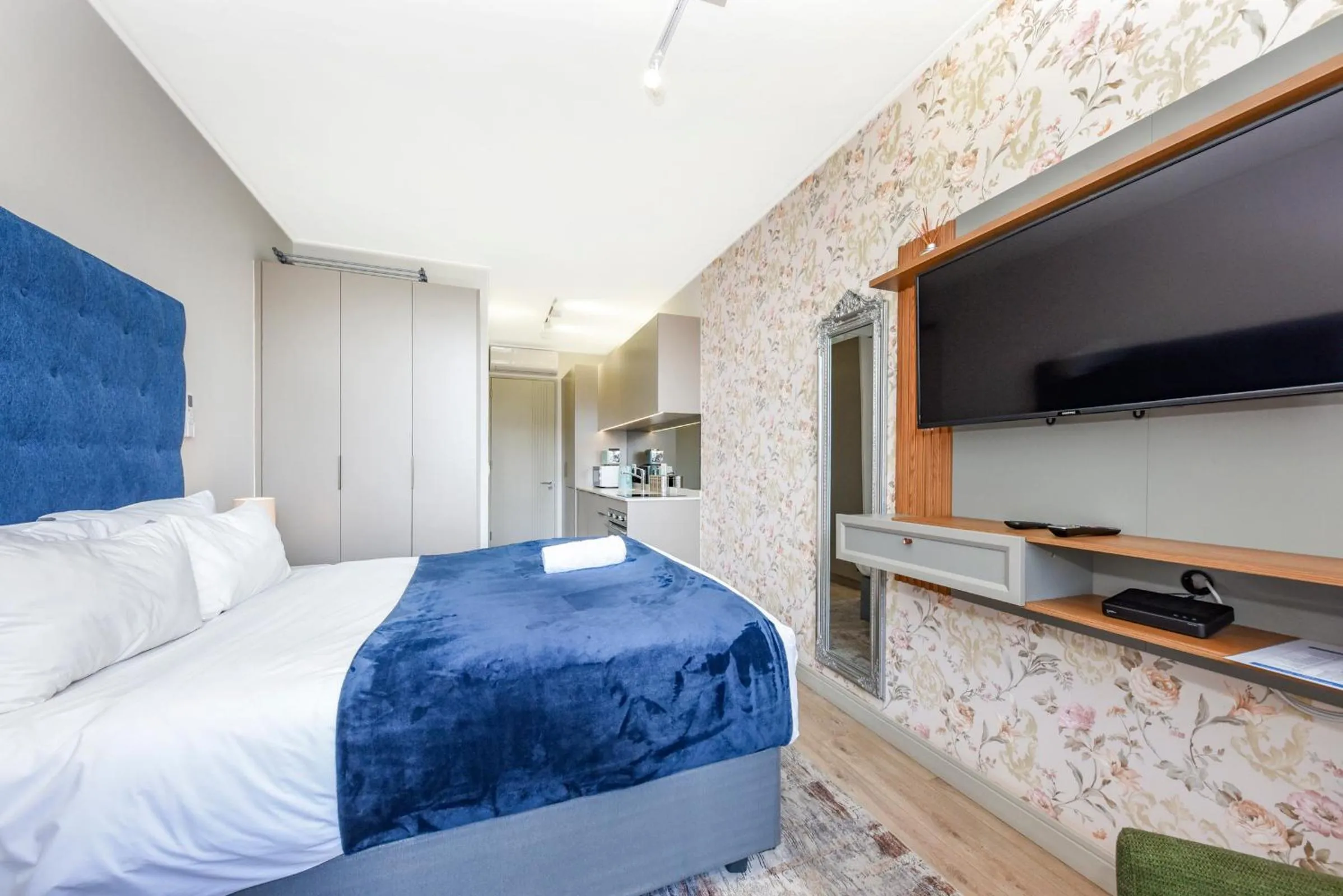 Bed in One Rosebank Apartments