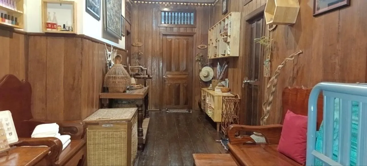 Facade/entrance in Maison Model d'Angkor