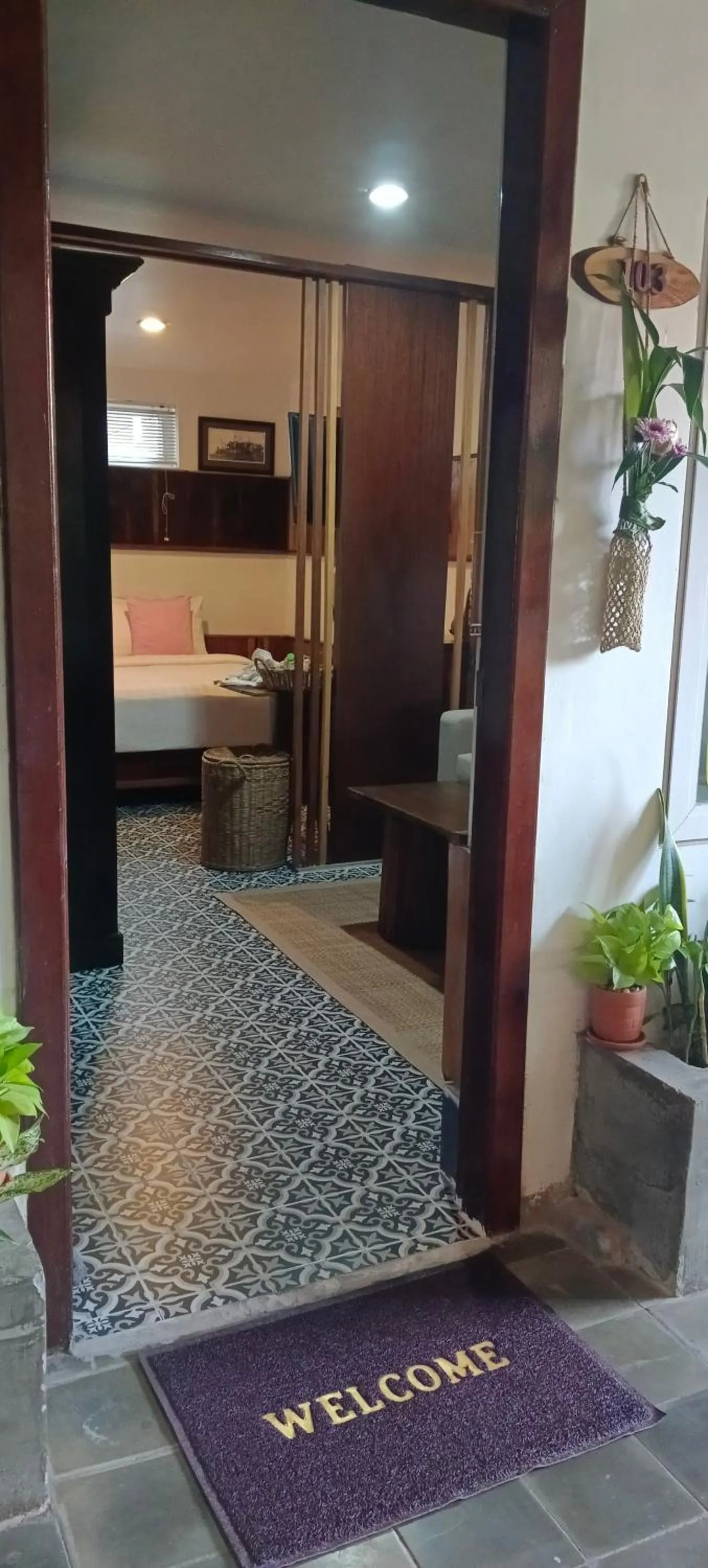 Facade/entrance, Bed in Maison Model d'Angkor