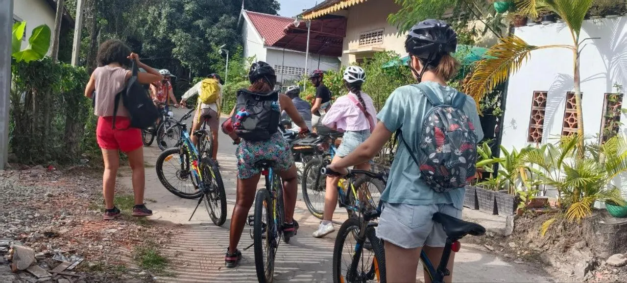 People in Maison Model d'Angkor