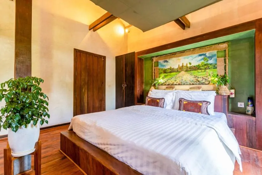 Bed in Maison Model d'Angkor
