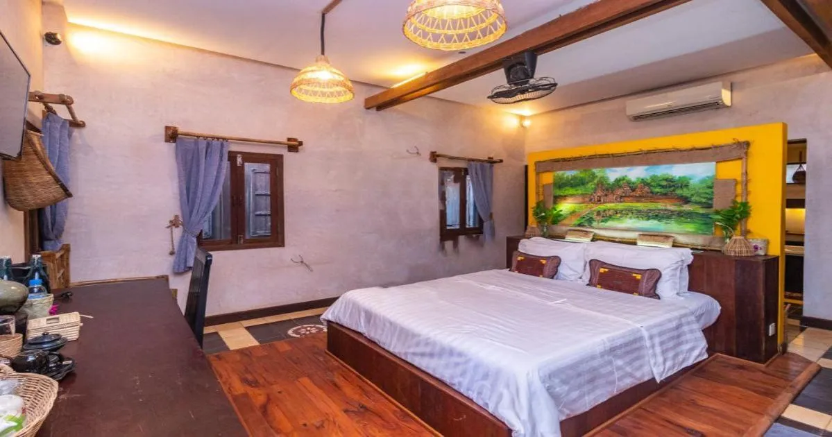 Bed in Maison Model d'Angkor