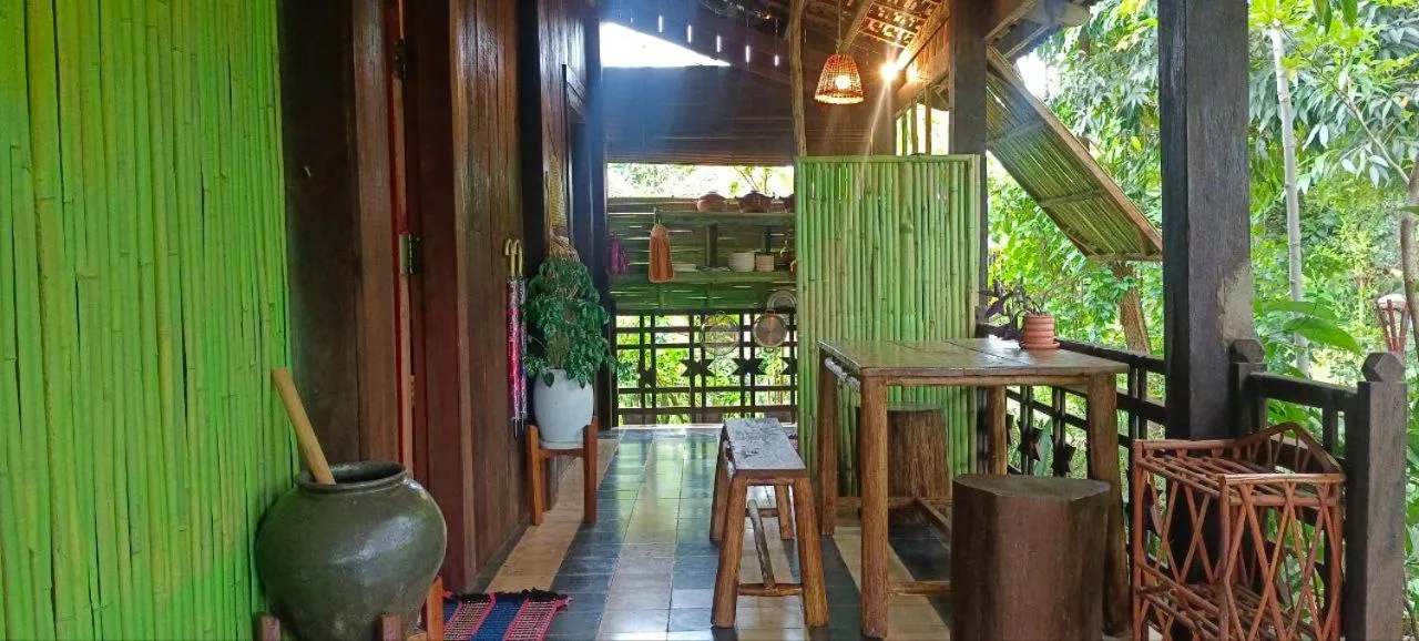 Patio in Maison Model d'Angkor