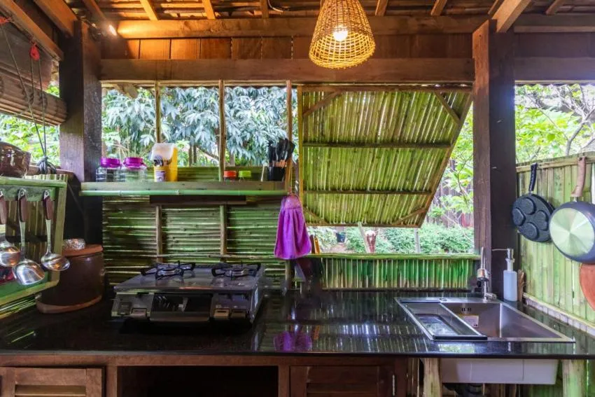 Kitchen or kitchenette in Maison Model d'Angkor