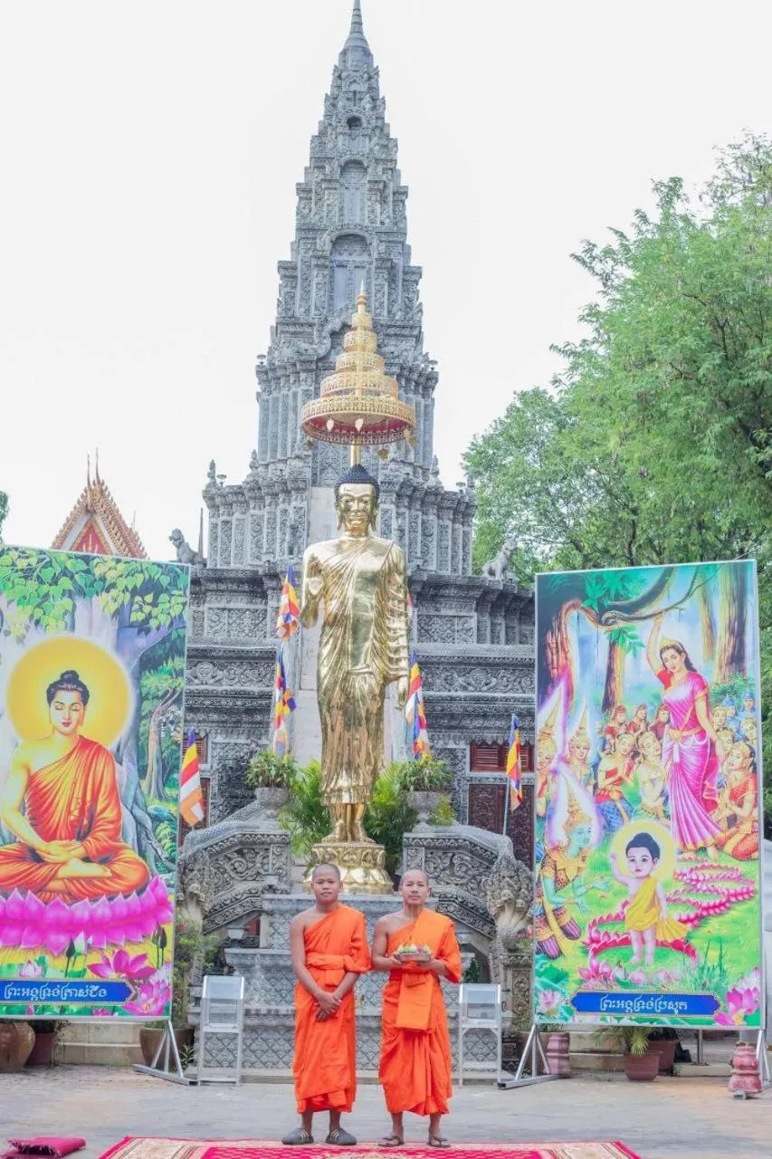 VIP in Maison Model d'Angkor