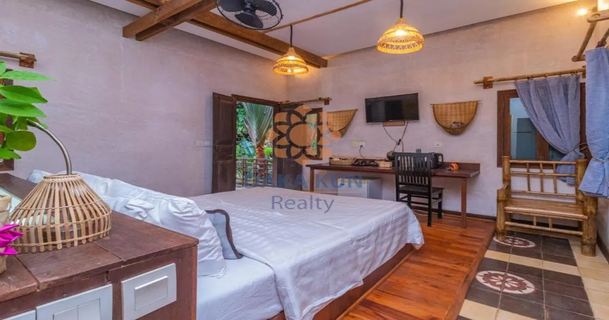 Communal lounge/ TV room, Bed in Maison Model d'Angkor