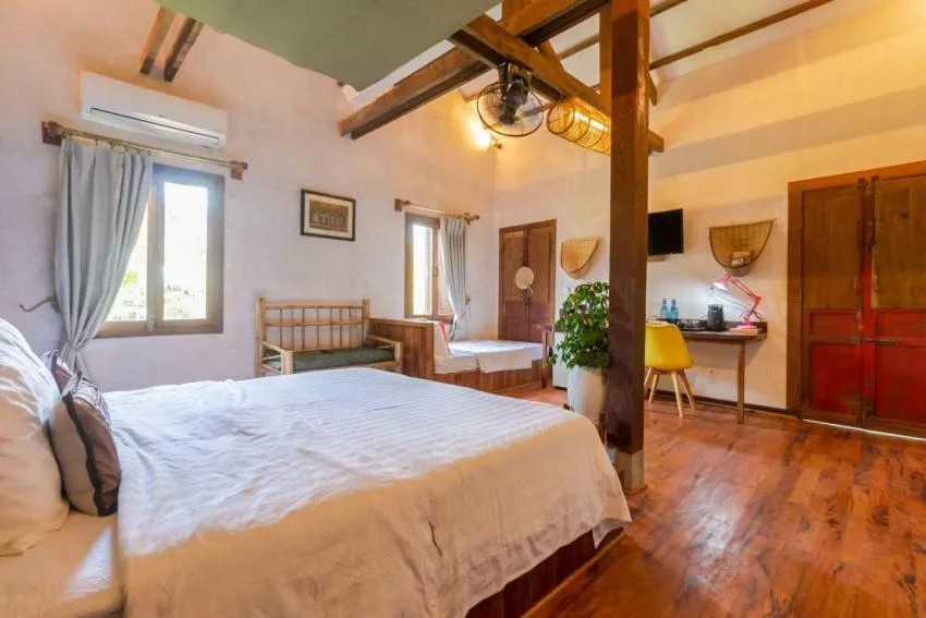 Bed in Maison Model d'Angkor