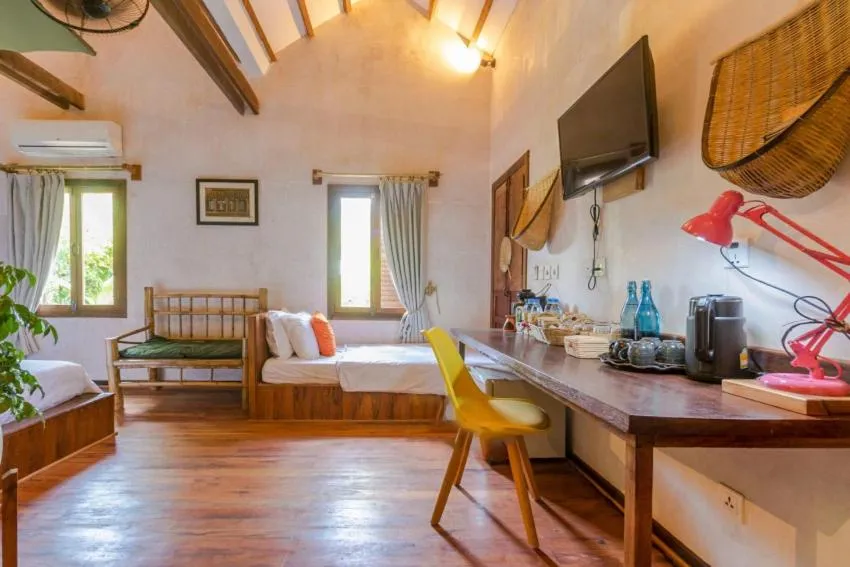 Bed in Maison Model d'Angkor