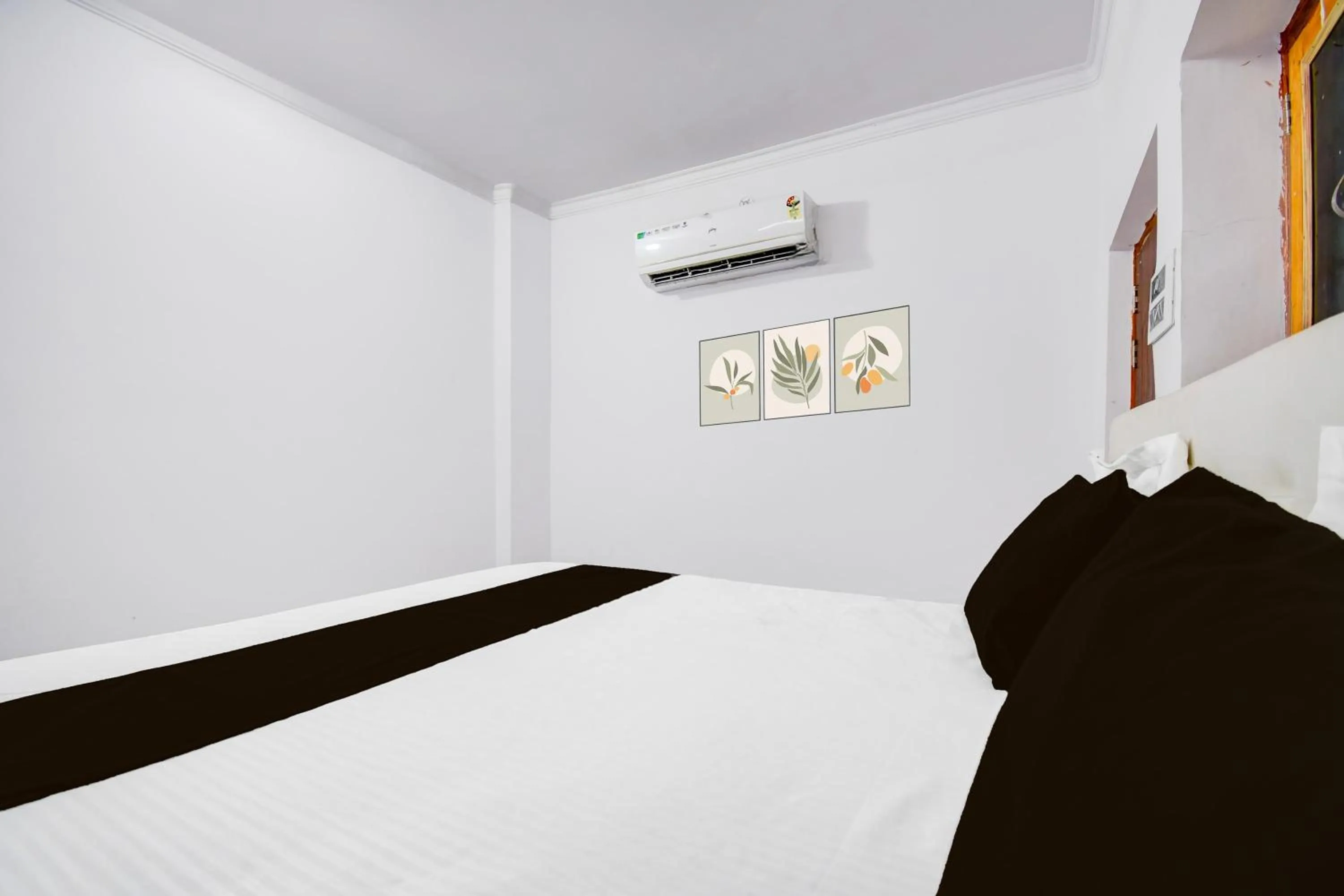 Bedroom in Hotel O Shri Balaji Marriage Lawn And Hotel