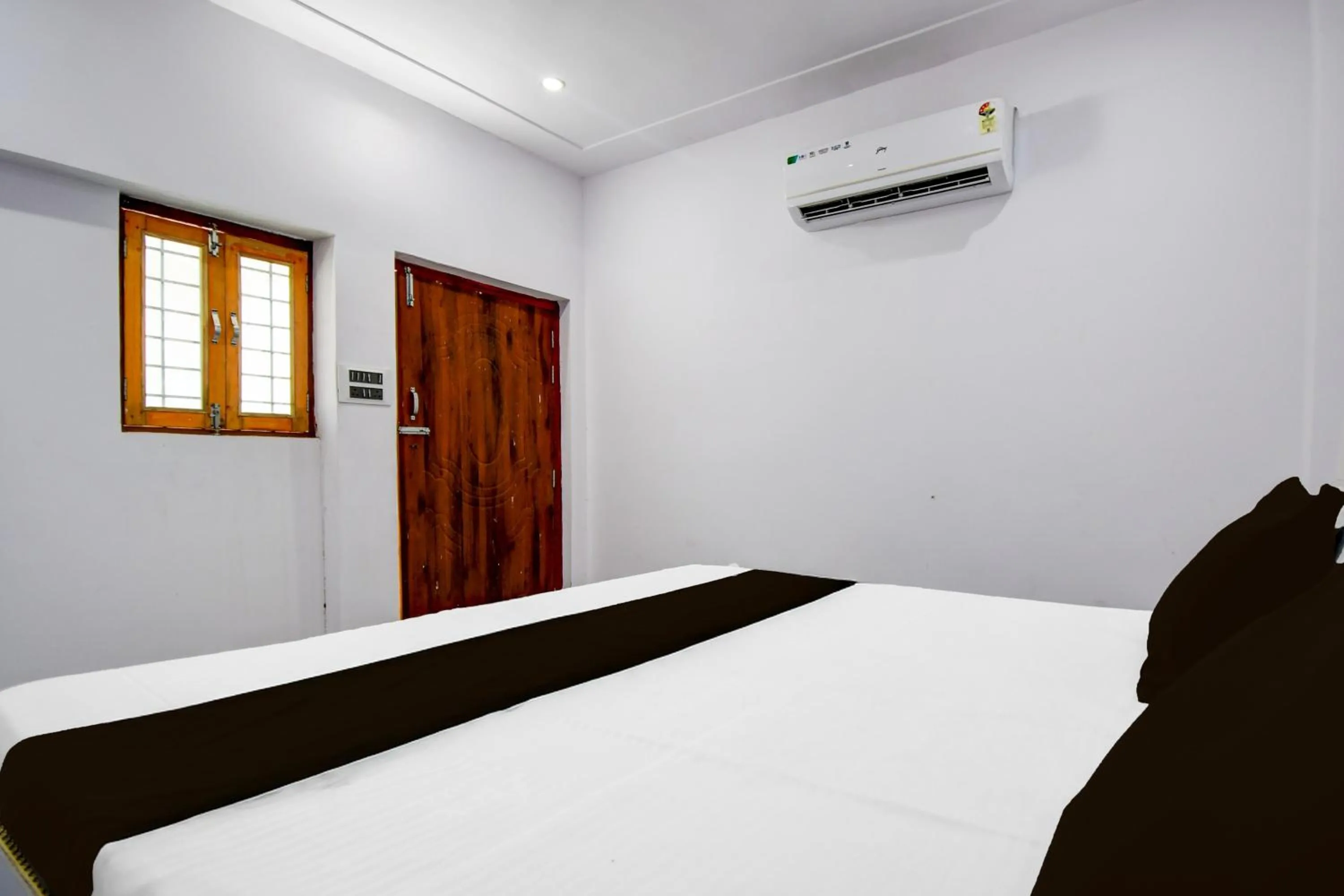 Bedroom in Hotel O Shri Balaji Marriage Lawn And Hotel