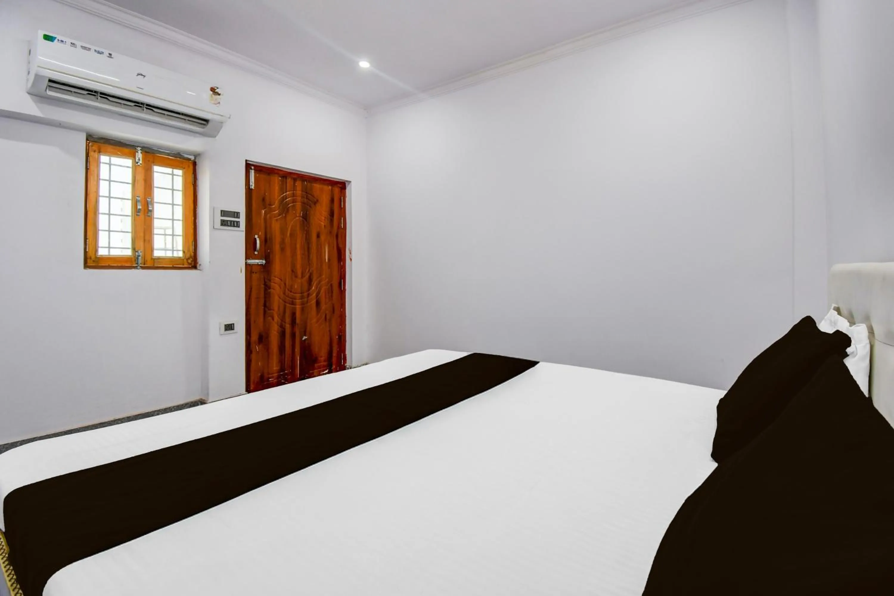 Bedroom in Hotel O Shri Balaji Marriage Lawn And Hotel