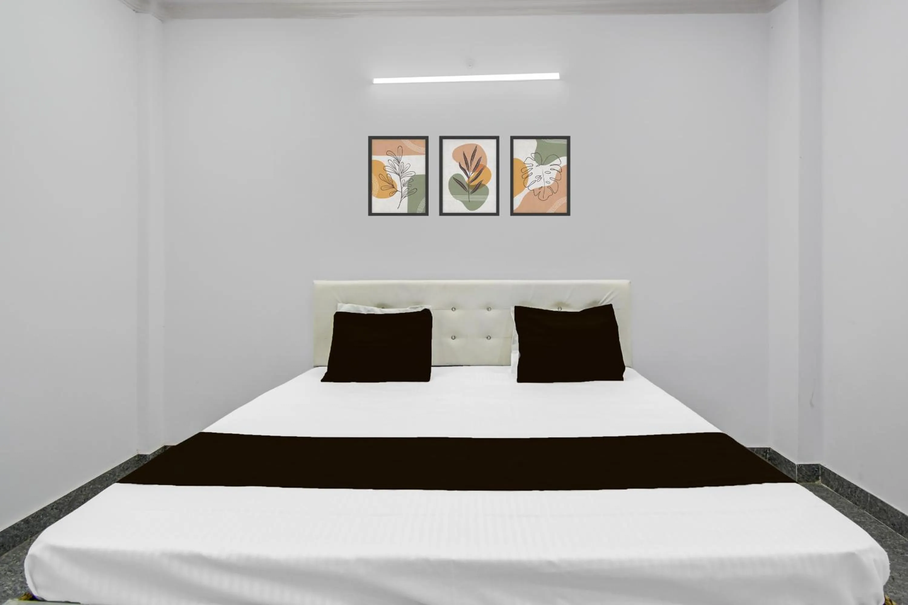Bedroom in Hotel O Shri Balaji Marriage Lawn And Hotel