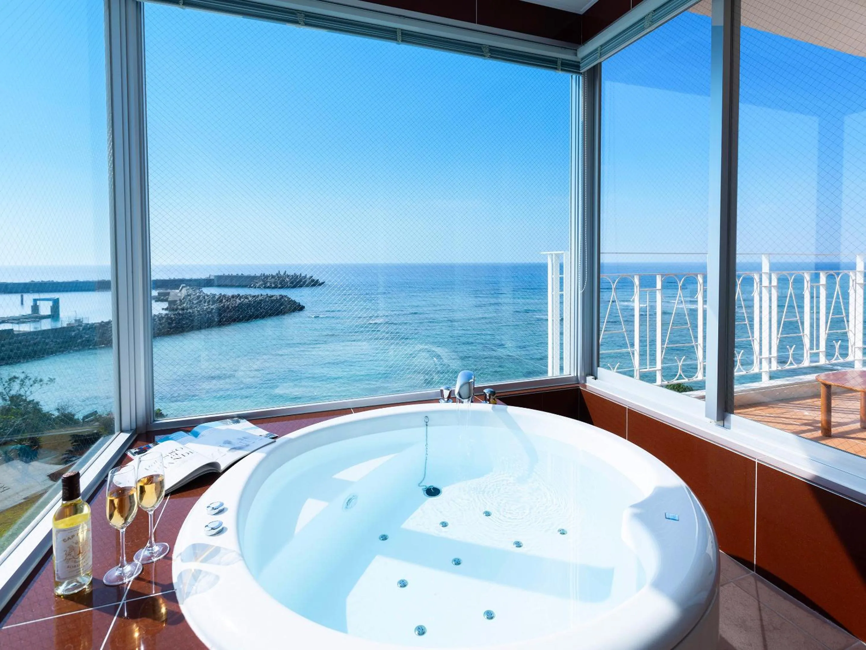 Hot Tub in Umi No Terrace Yomitan Toya