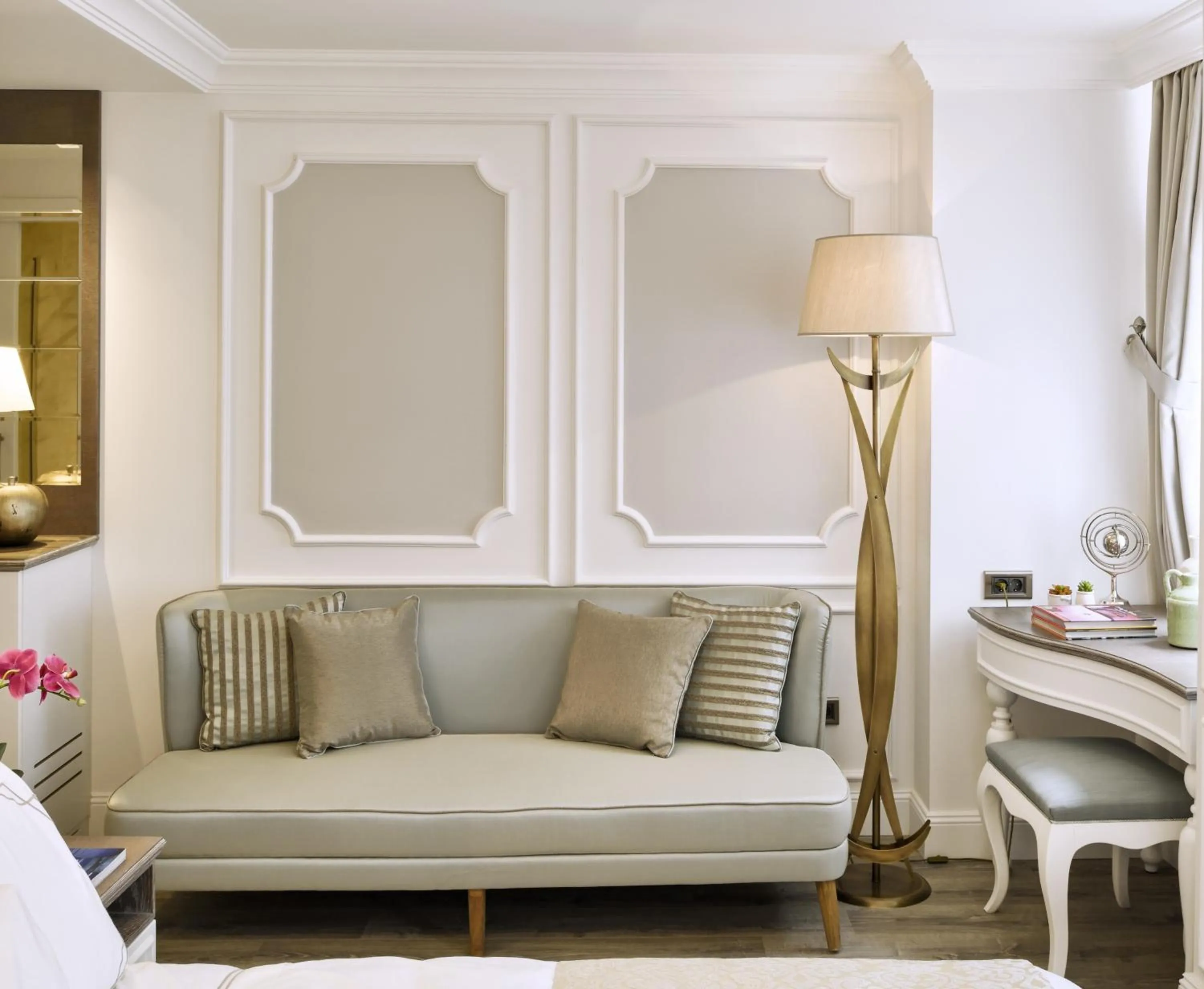 Other in Mirrors Hotel İstanbul Taksim City Center