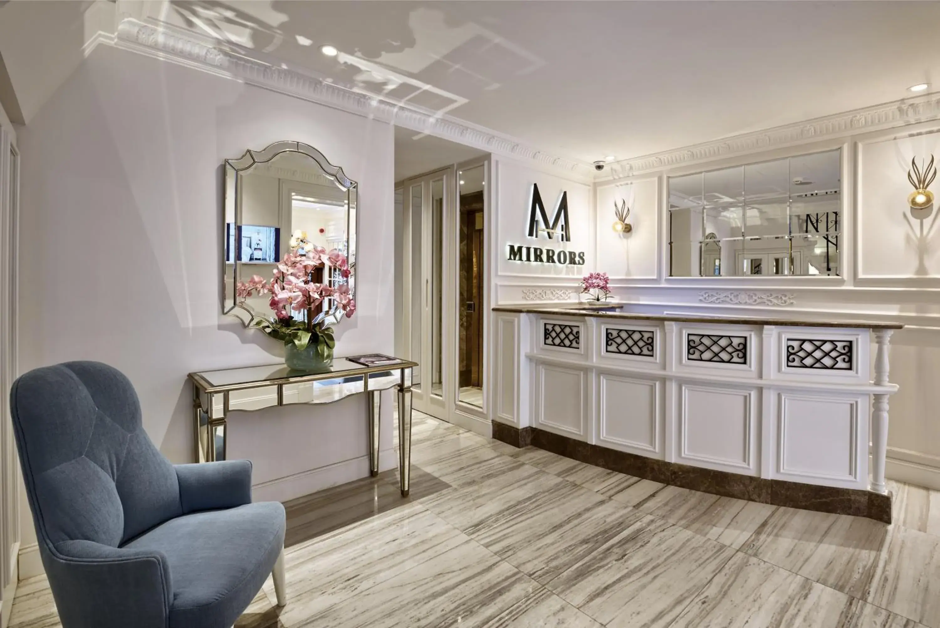 Lobby or reception in Mirrors Hotel İstanbul Taksim City Center Lobby or reception in Mirrors Hotel İstanbul Taksim City Center