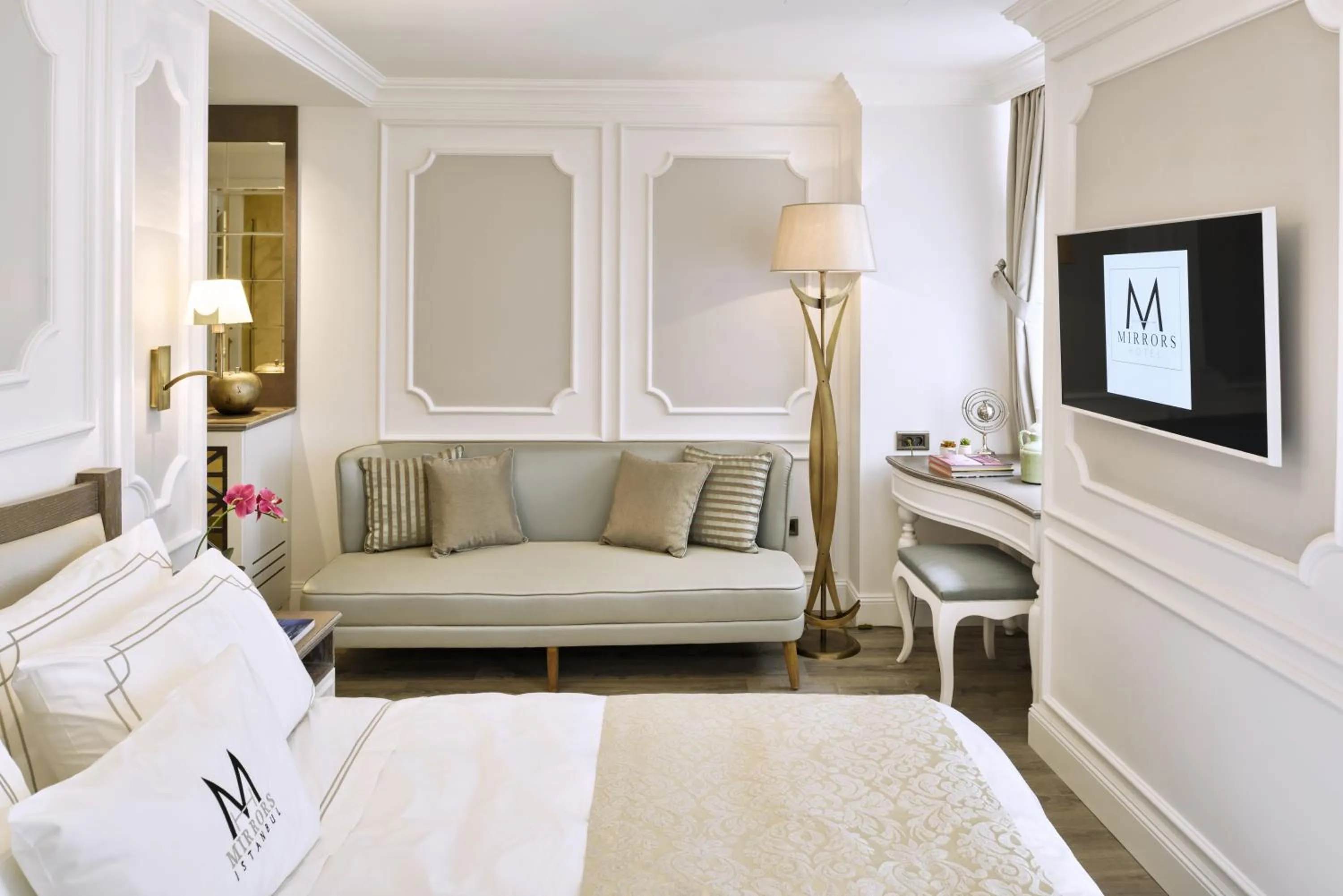 Photo of the whole room, Bed in Mirrors Hotel İstanbul Taksim City Center