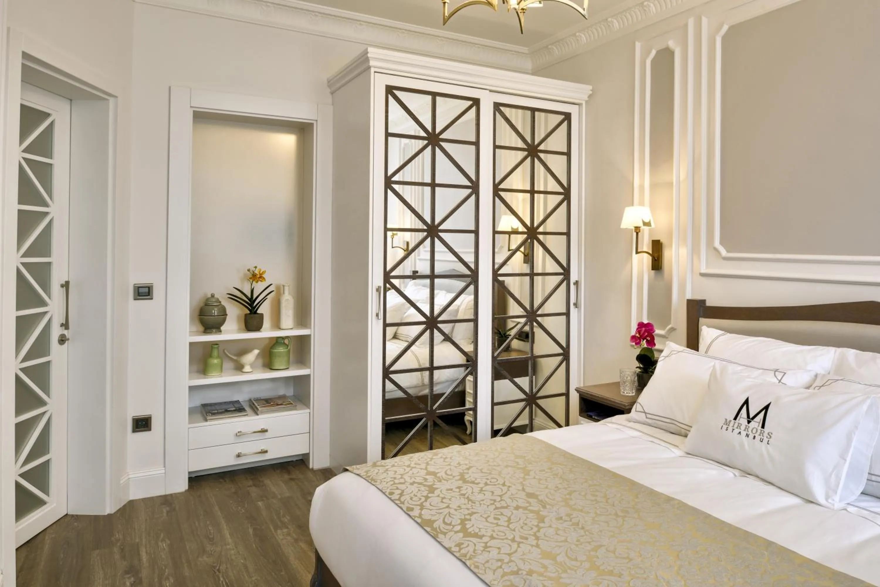 Decorative detail, Bed in Mirrors Hotel İstanbul Taksim City Center