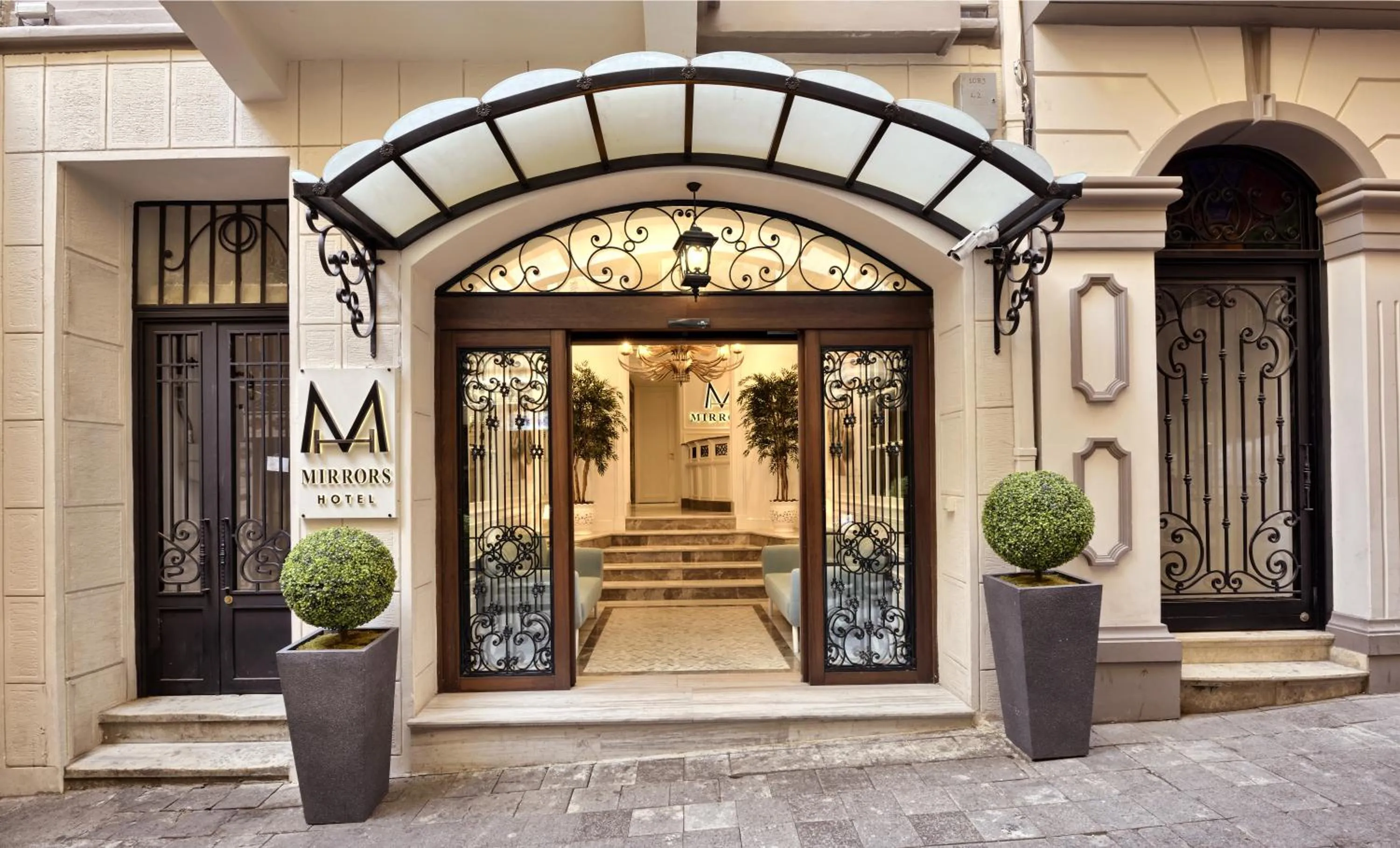 Facade/entrance in Mirrors Hotel İstanbul Taksim City Center