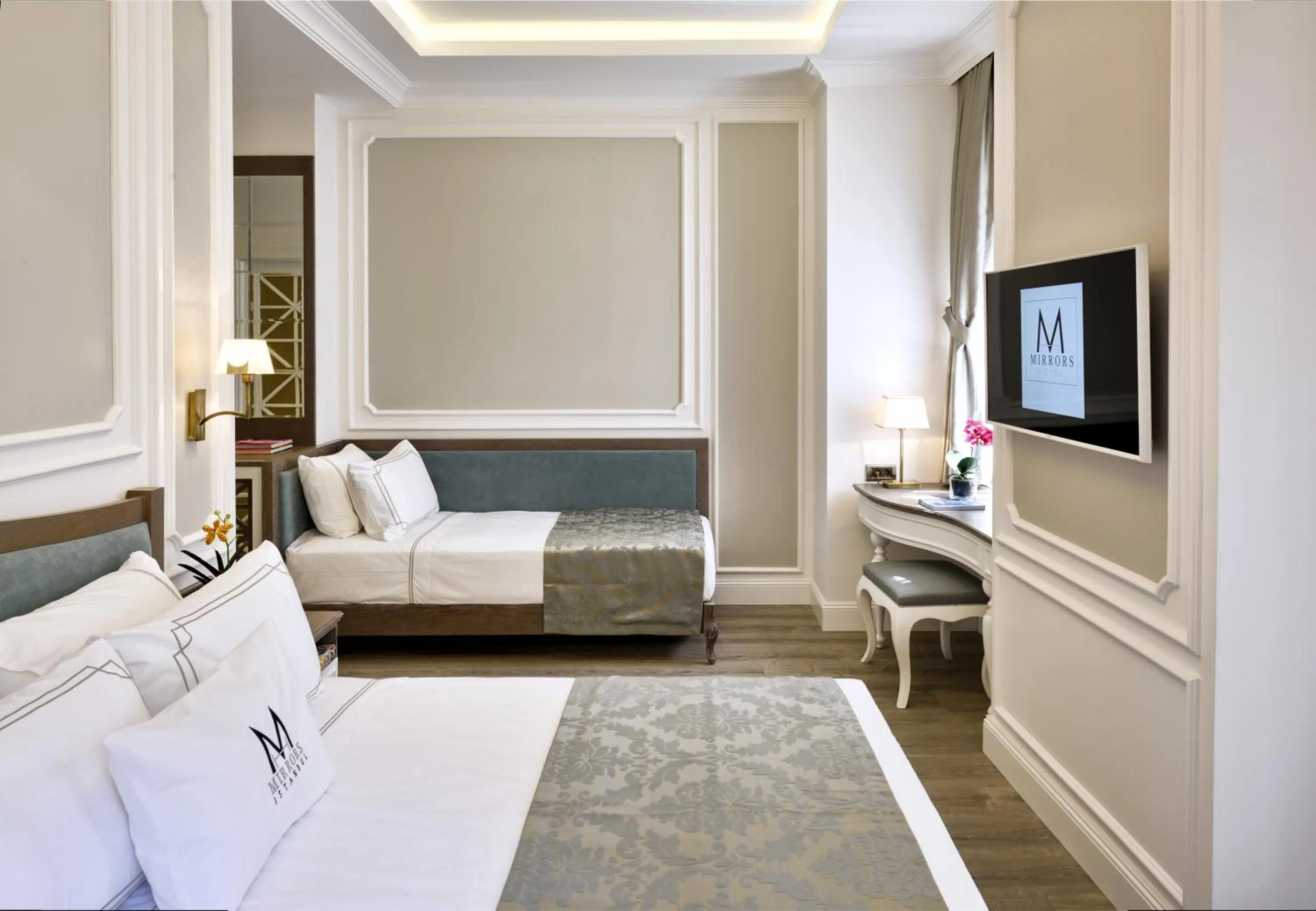 Photo of the whole room, Bed in Mirrors Hotel İstanbul Taksim City Center