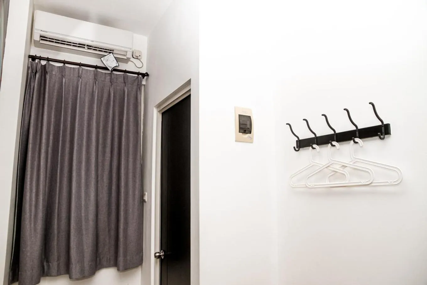 wardrobe in Istanaku Guesthouse 2