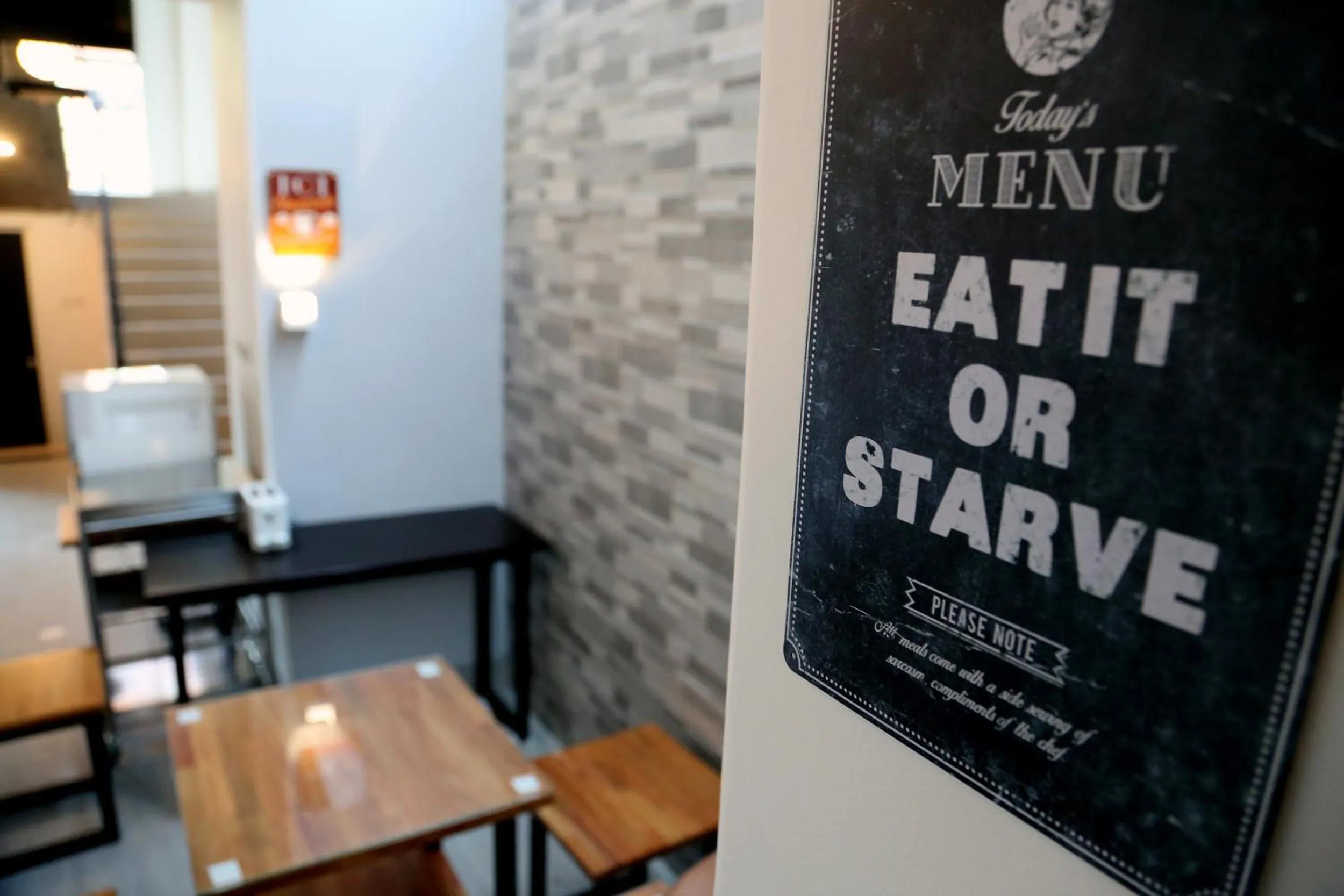 Restaurant/places to eat in Istanaku Guesthouse 2