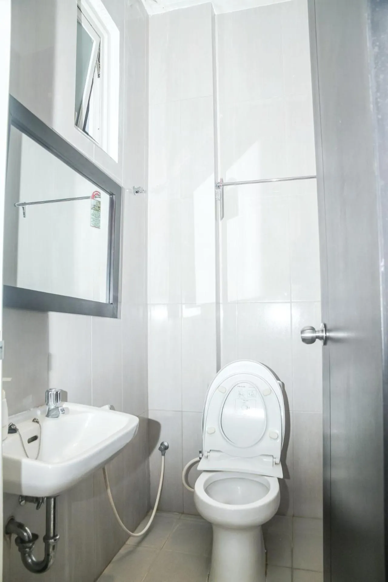 Shower in Istanaku Guesthouse 2