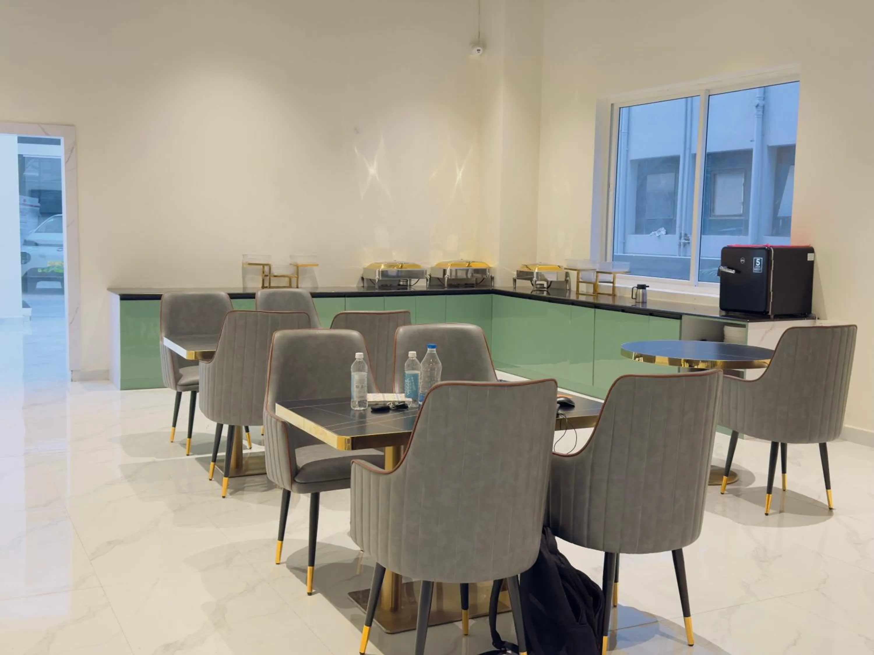 Restaurant/places to eat in White Ridge Premium Hotel - Hitec City