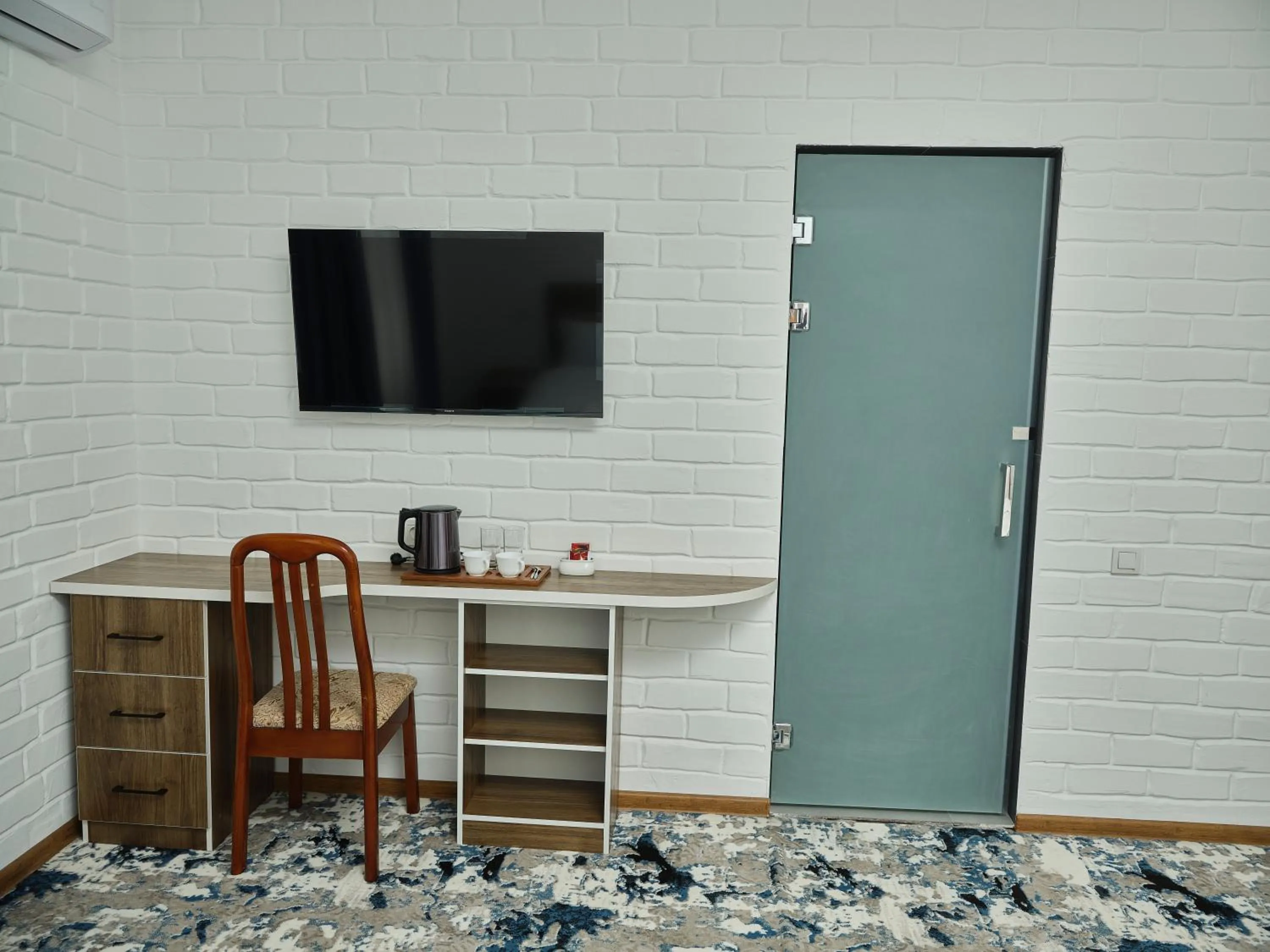 TV and multimedia in Siab Boutique Hotel