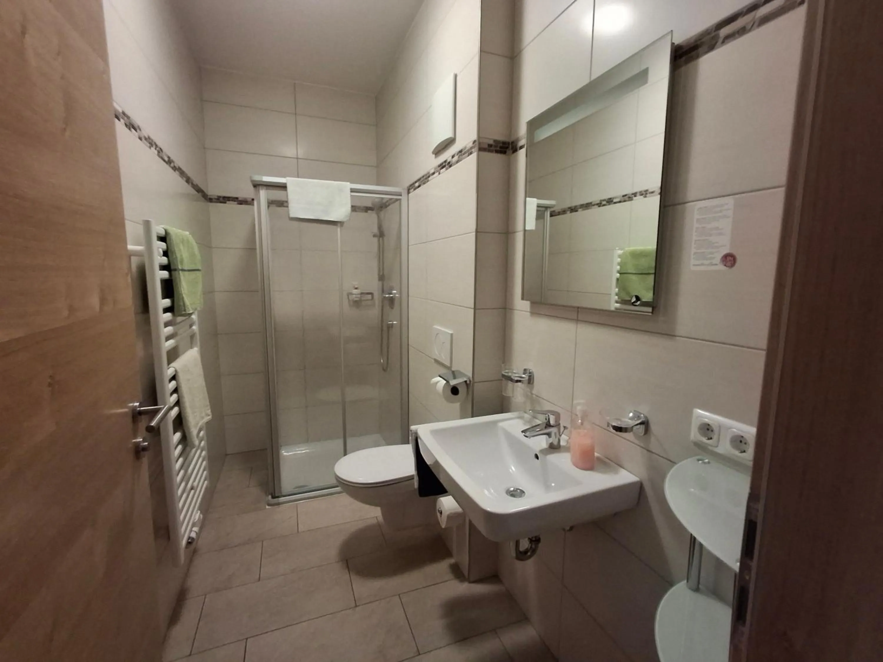 Bathroom in Gästehaus Watschinger