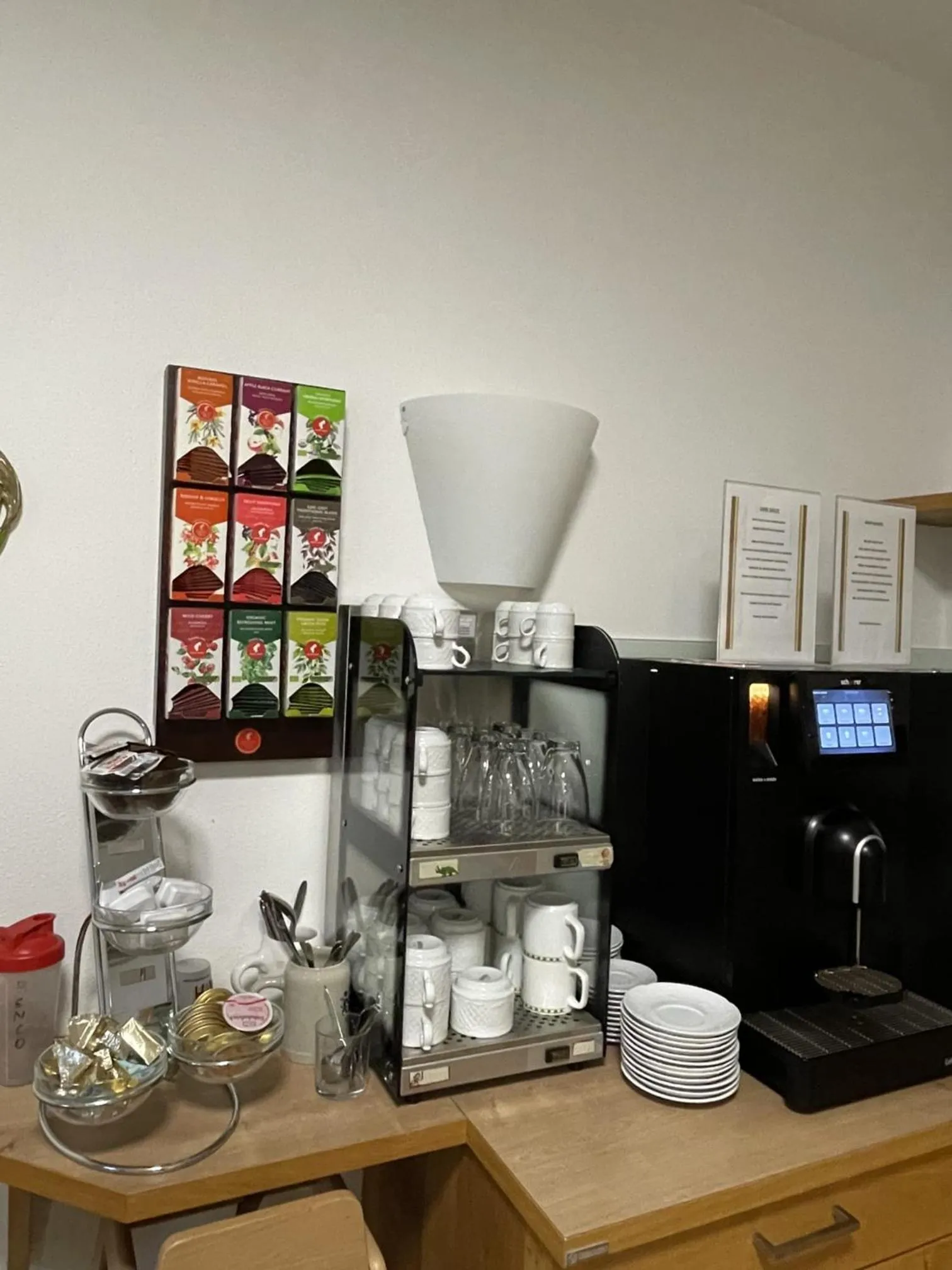 Coffee/tea facilities in Gästehaus Watschinger