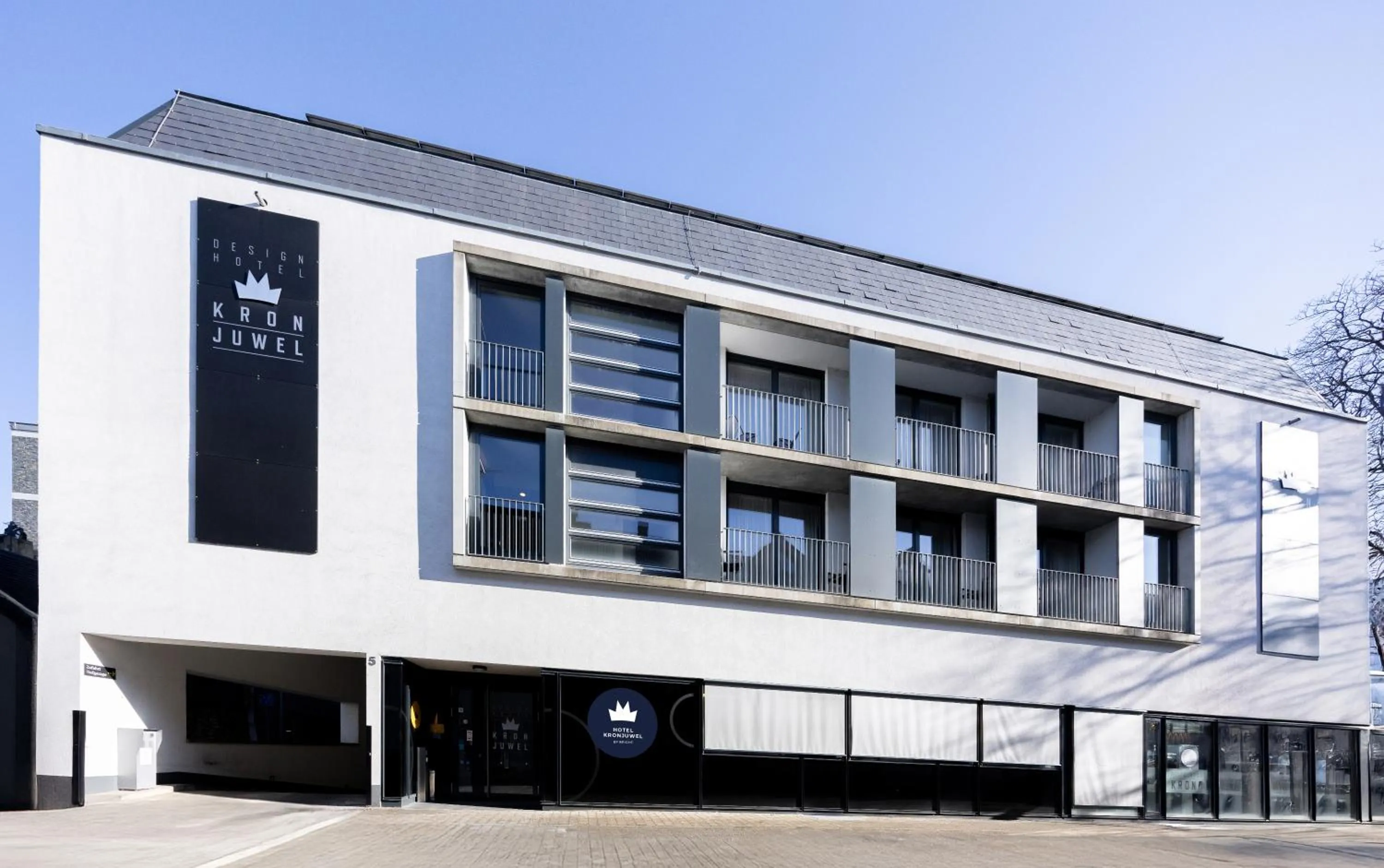 Property building in Digital Hotel Kronjuwel by BRIGHT Waldkirch - Self Check-in