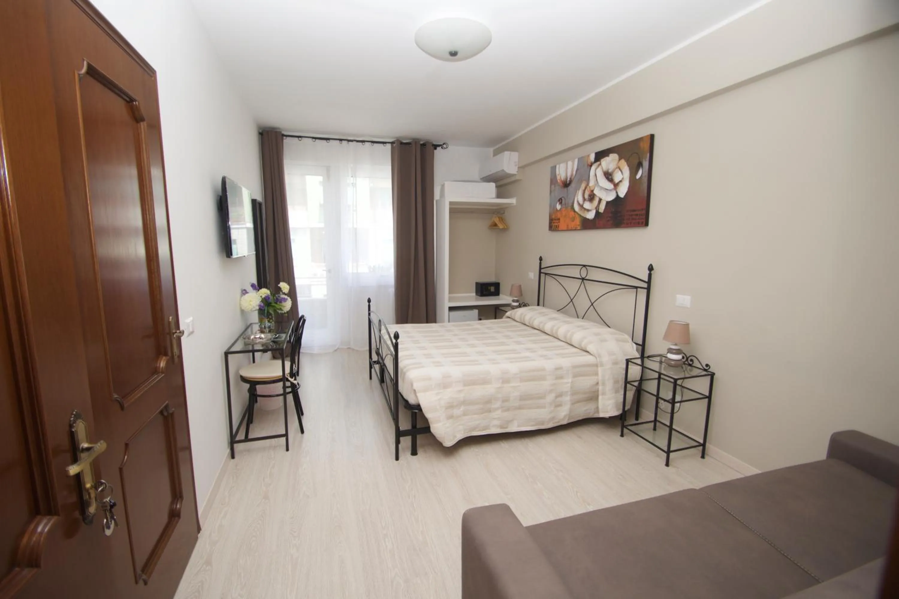 Photo of the whole room, Bed in B&B La Perla di Roma