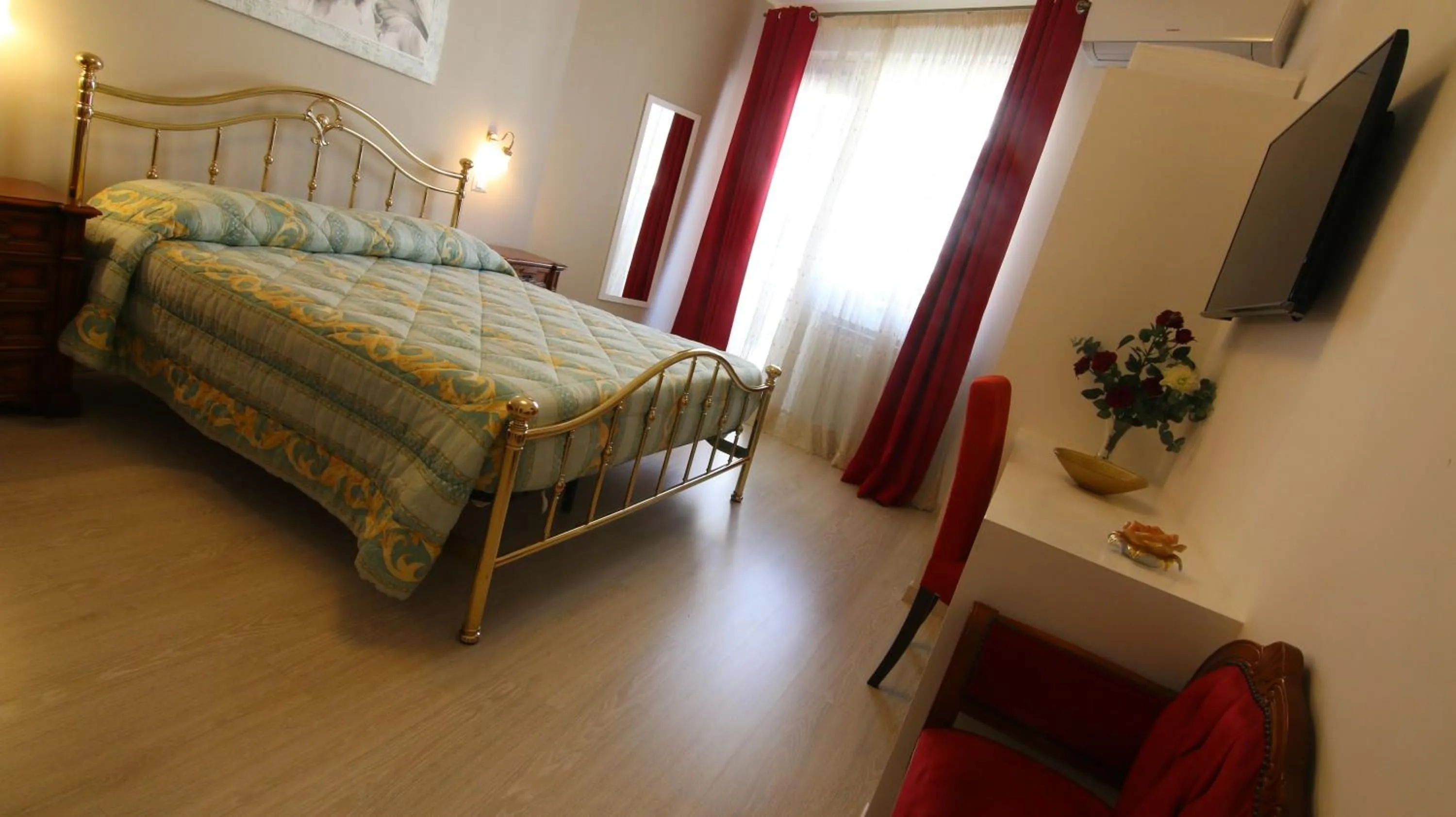 Photo of the whole room, Bed in B&B La Perla di Roma